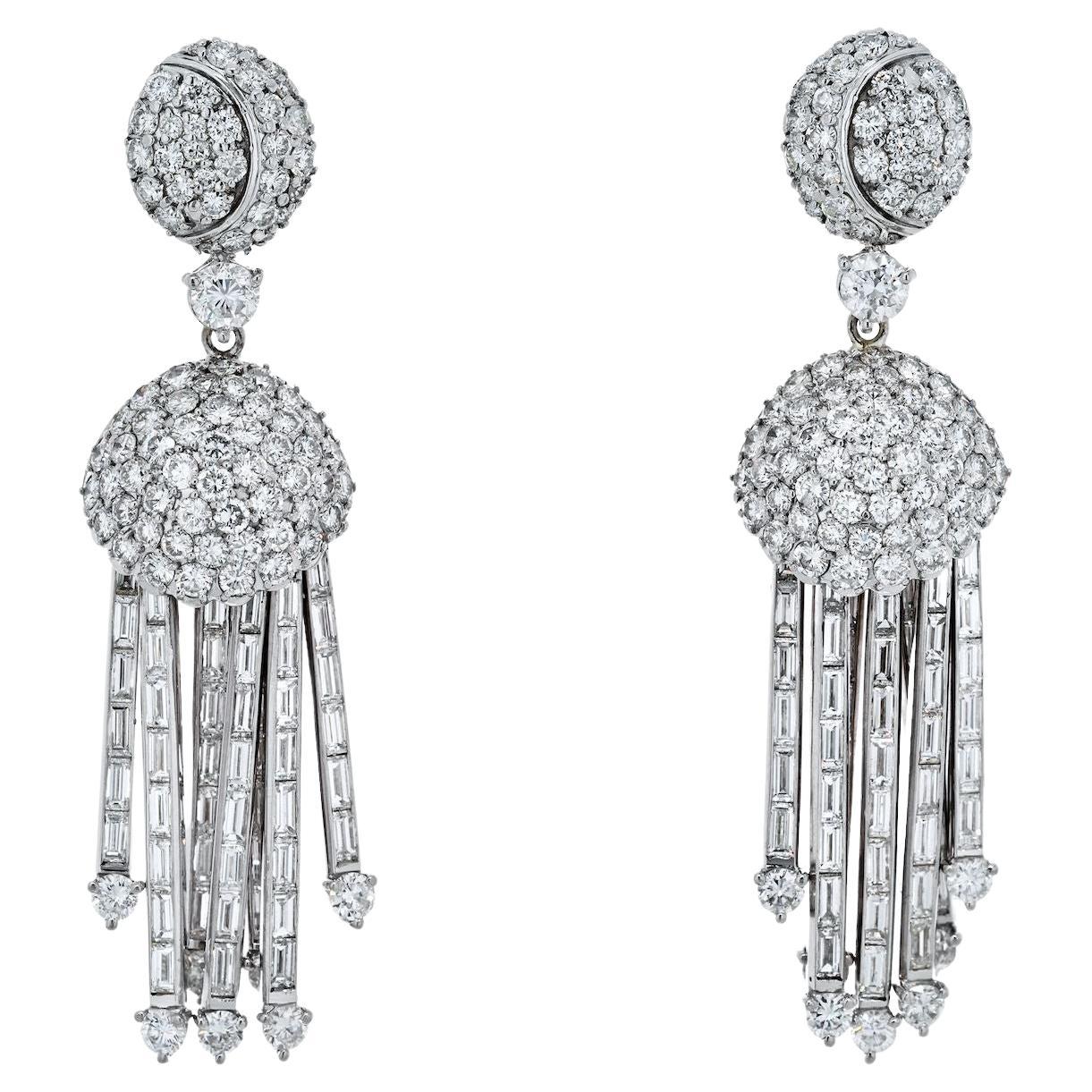 Ohrringe im Art-Déco-Stil mit runden und baumelnden Diamanten im Baguetteschliff im Angebot