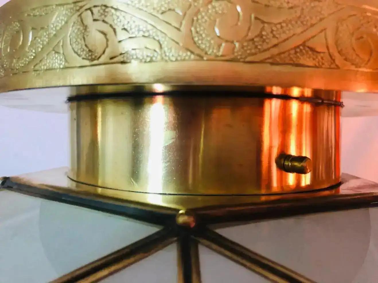 Lampadario o pendente rotondo in stile Art Déco, vetro lattimo e intarsi in ottone, una coppia in vendita 1