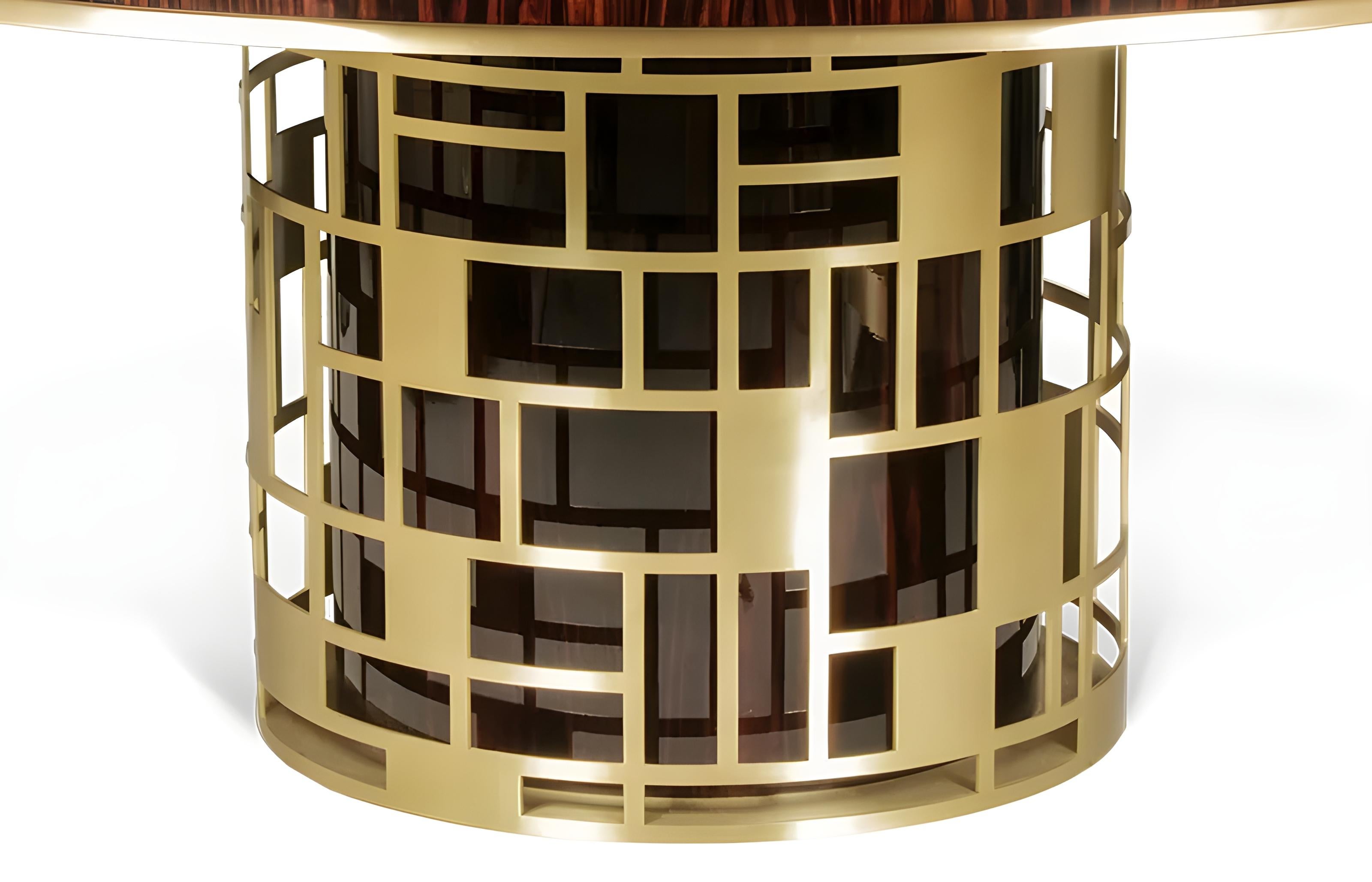 XXIe siècle et contemporain Table de salle à manger ronde personnalisable avec plateau en ébène et détails en laiton brossé en vente