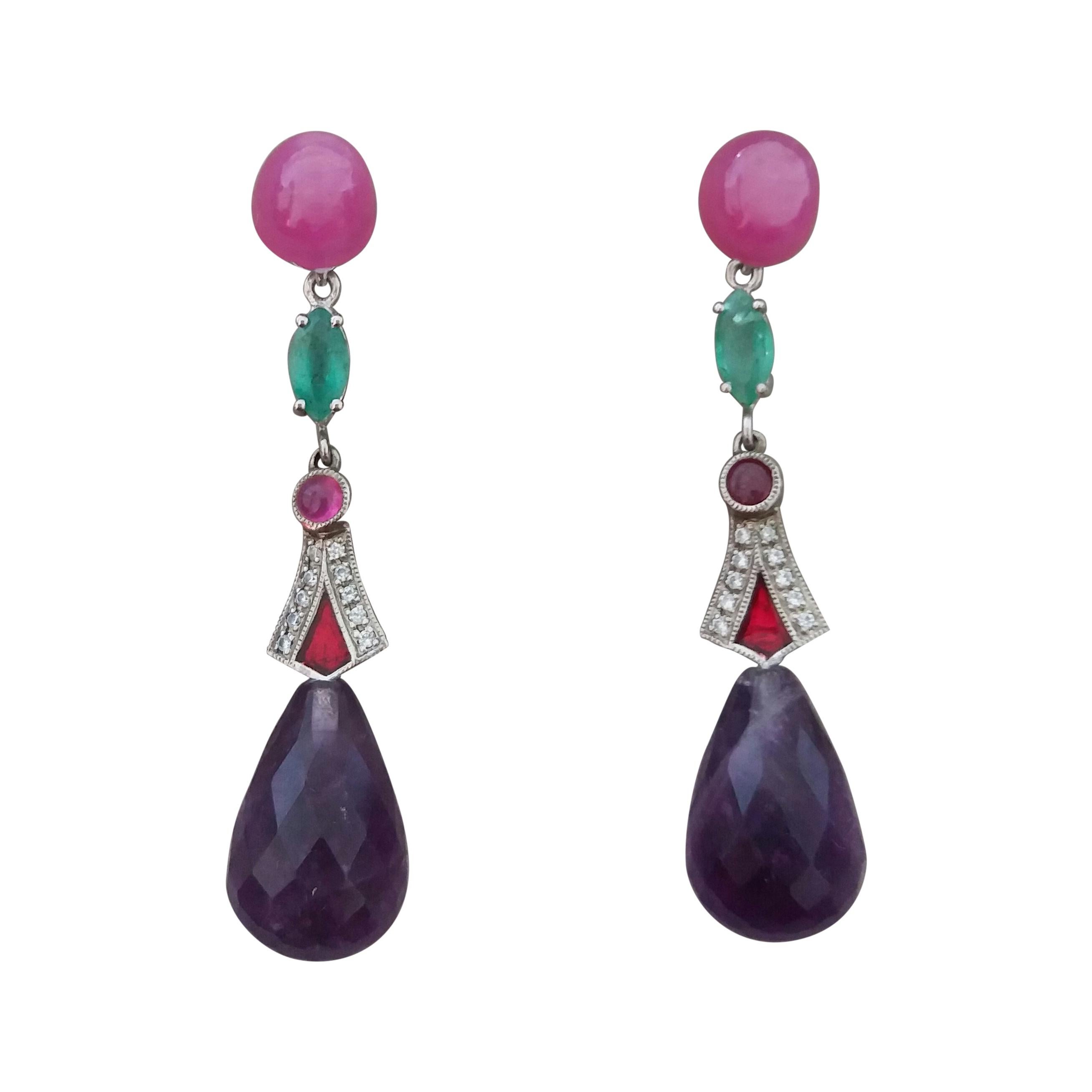 Boucles d'oreilles en goutte de style Art déco en or, rubis, émeraudes, émaux rouges, diamants et améthyste en vente