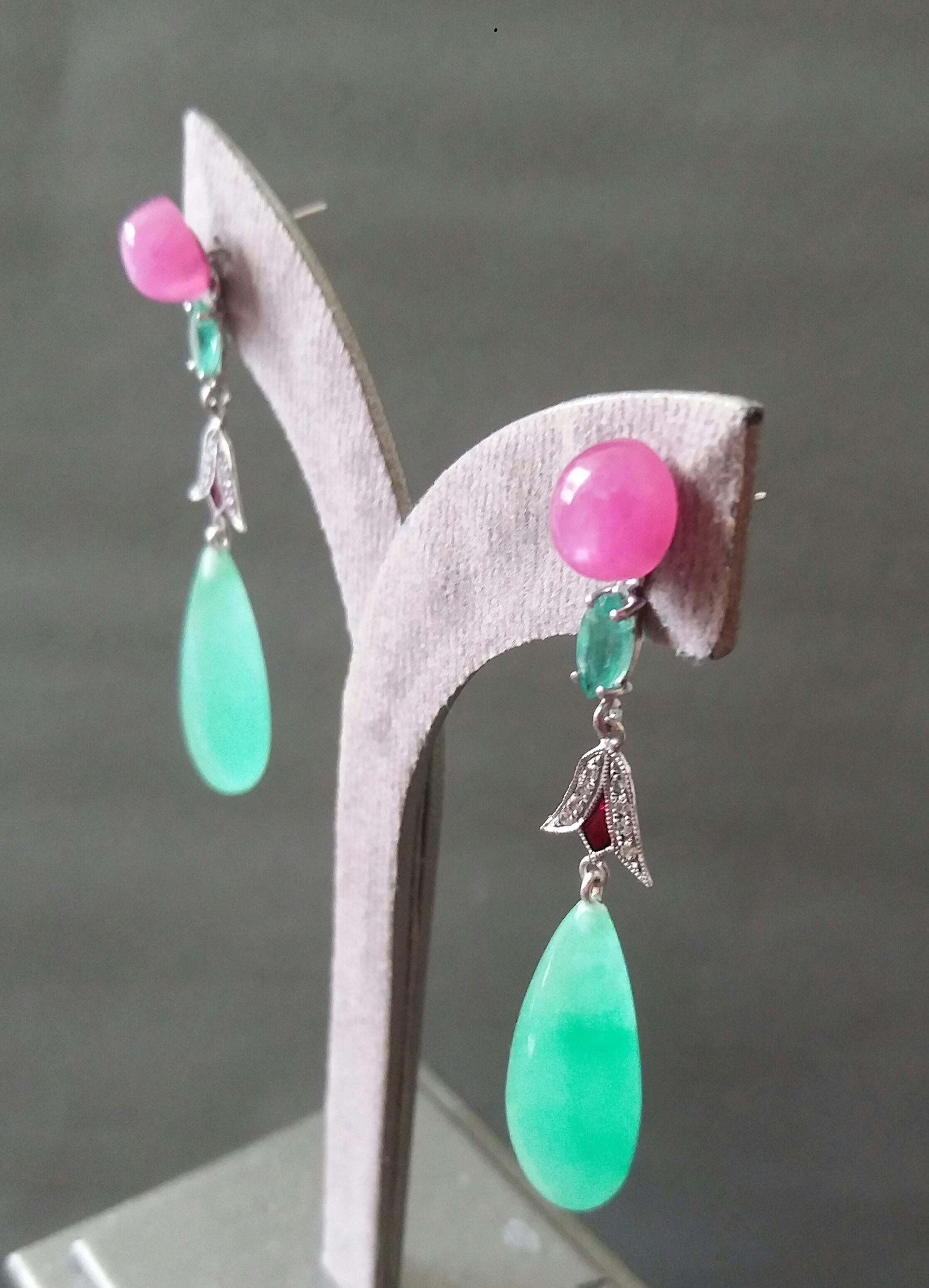 Boucles d'oreilles en goutte de style Art déco en or, rubis, émeraudes, émaux rouges, diamants et jade en vente 4