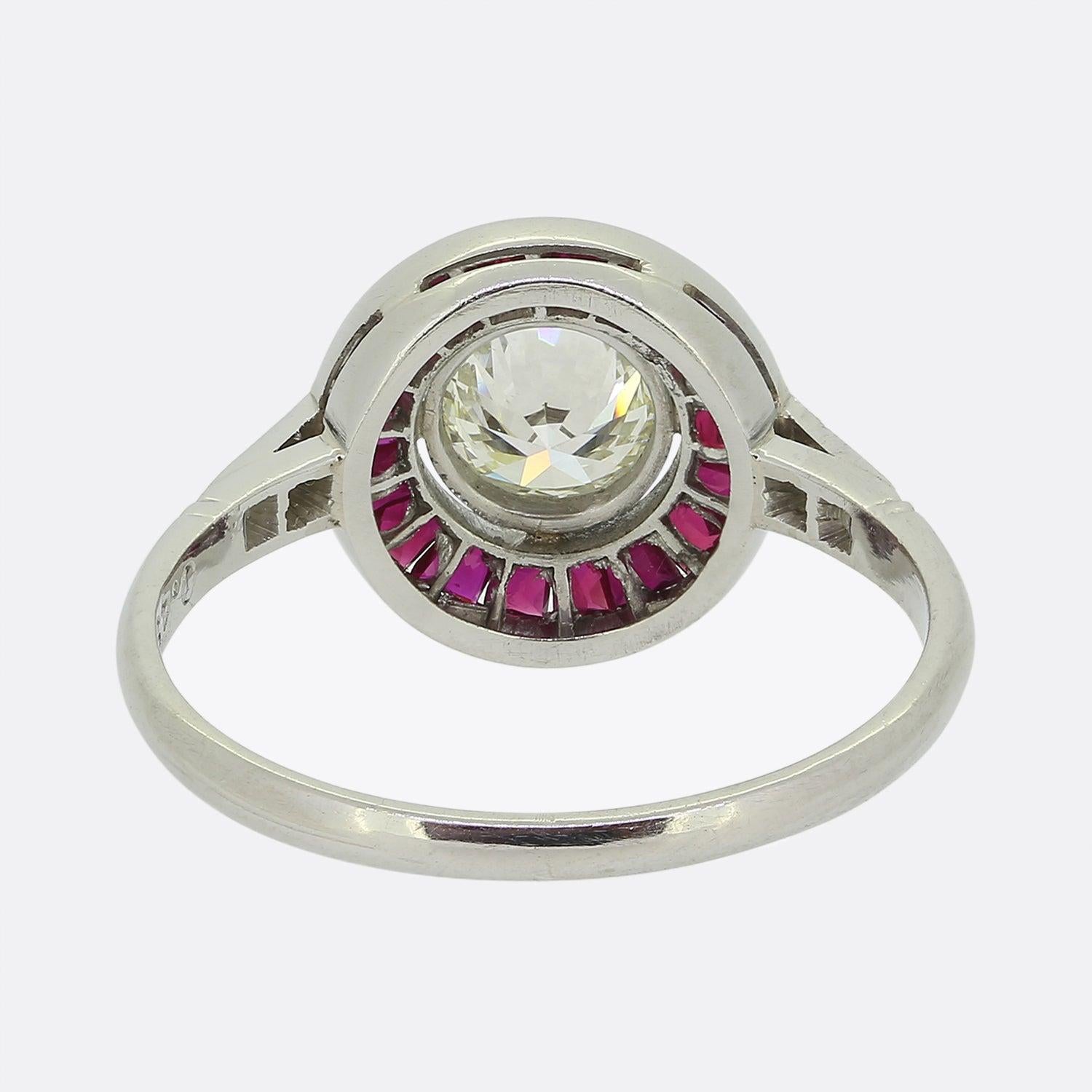 Anello Target con rubini e diamanti in stile Art Déco In condizioni buone in vendita a London, GB