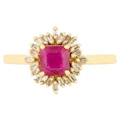 Art Deco Stil Rubin & Baguette Halo Diamanten Cluster-Ring aus 14k Gelbgold
