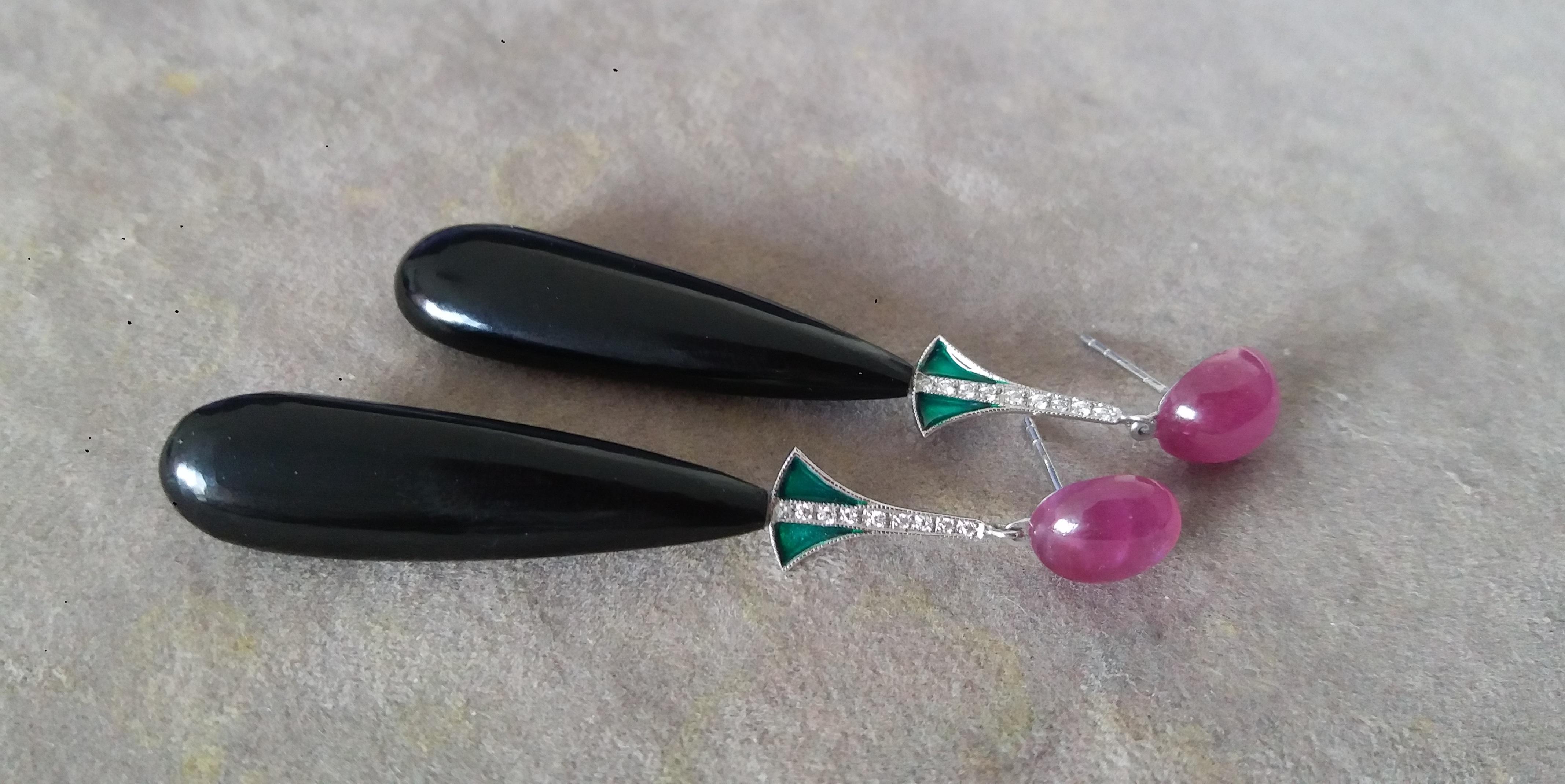 Orecchini a goccia in stile Art Deco con rubino cabochon in oro 14k, diamanti, smalto e onice nera In condizioni Nuovo in vendita a Bangkok, TH