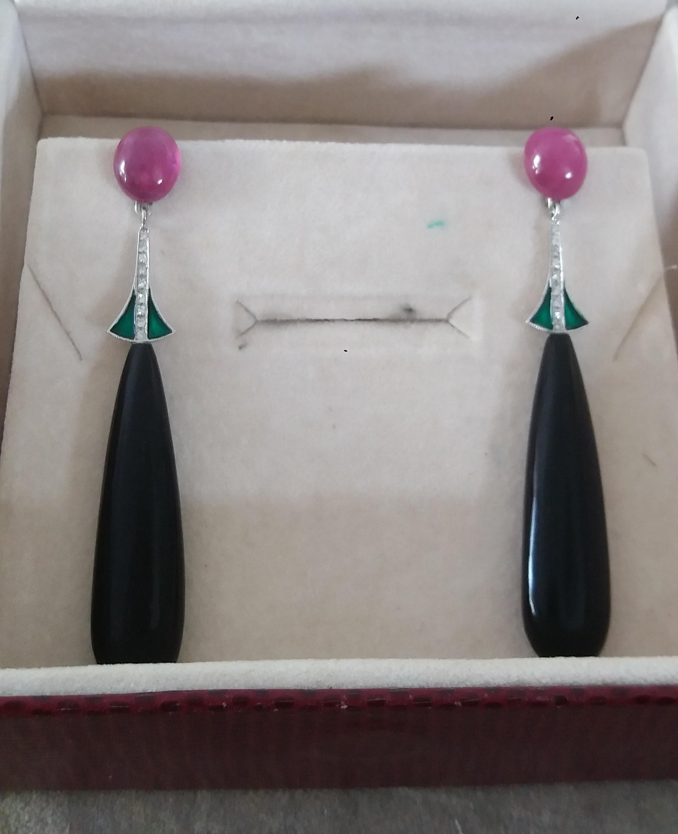 Orecchini a goccia in stile Art Deco con rubino cabochon in oro 14k, diamanti, smalto e onice nera in vendita 1