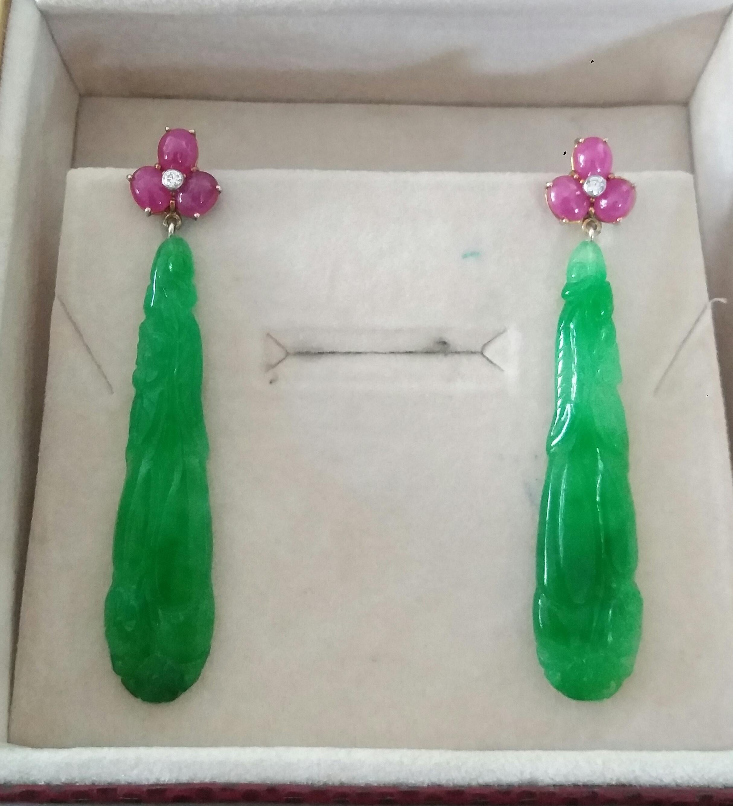 Art Deco Stil Rubin Cabs 14K Gelbgold Diamanten geschnitzte Jades Ohrhänger im Angebot 4