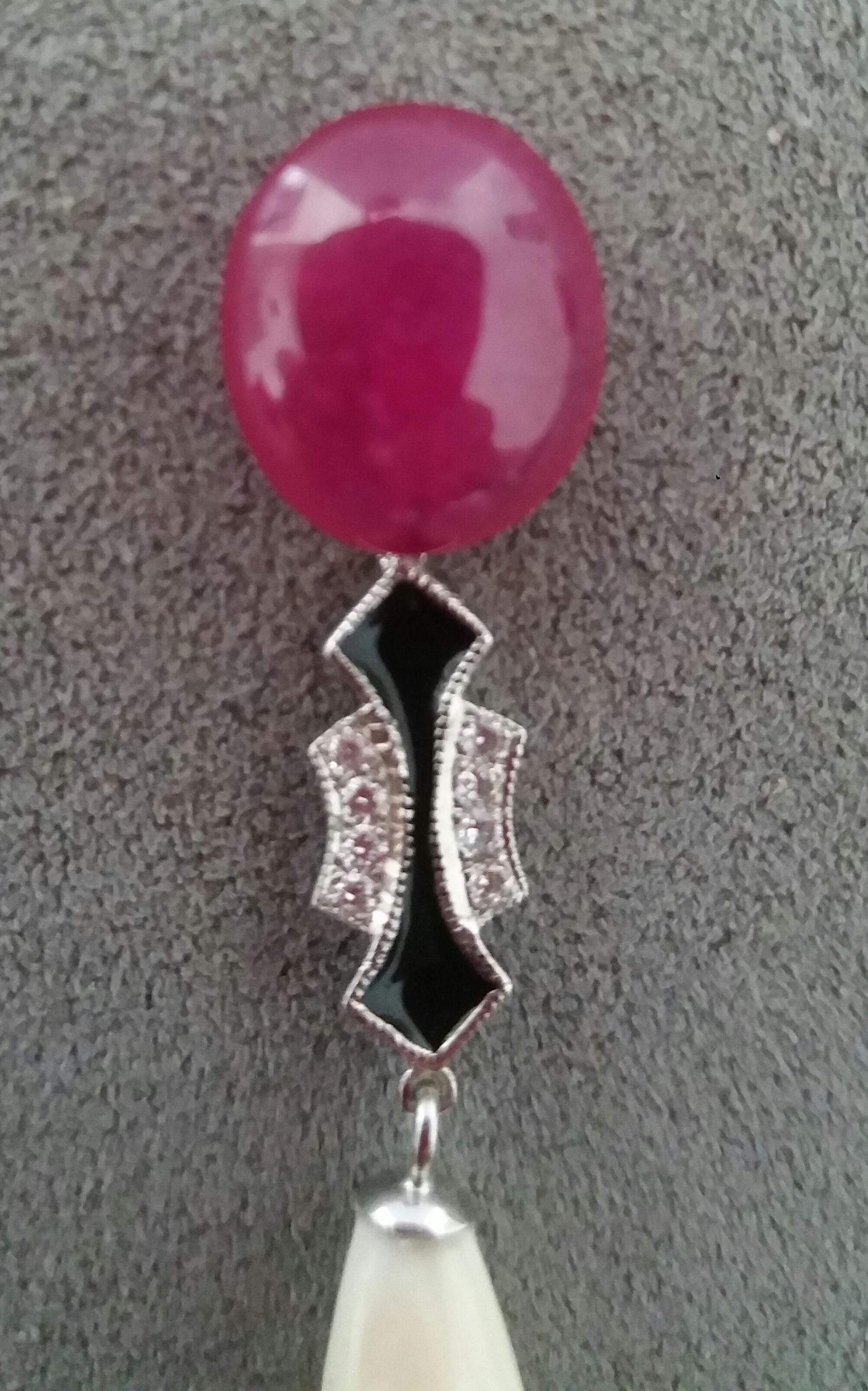 Taille mixte Art Deco Style Ruby Cabs Gold Diamonds Black Enamel Mammoth Bone  Boucles d'oreilles gouttes en vente