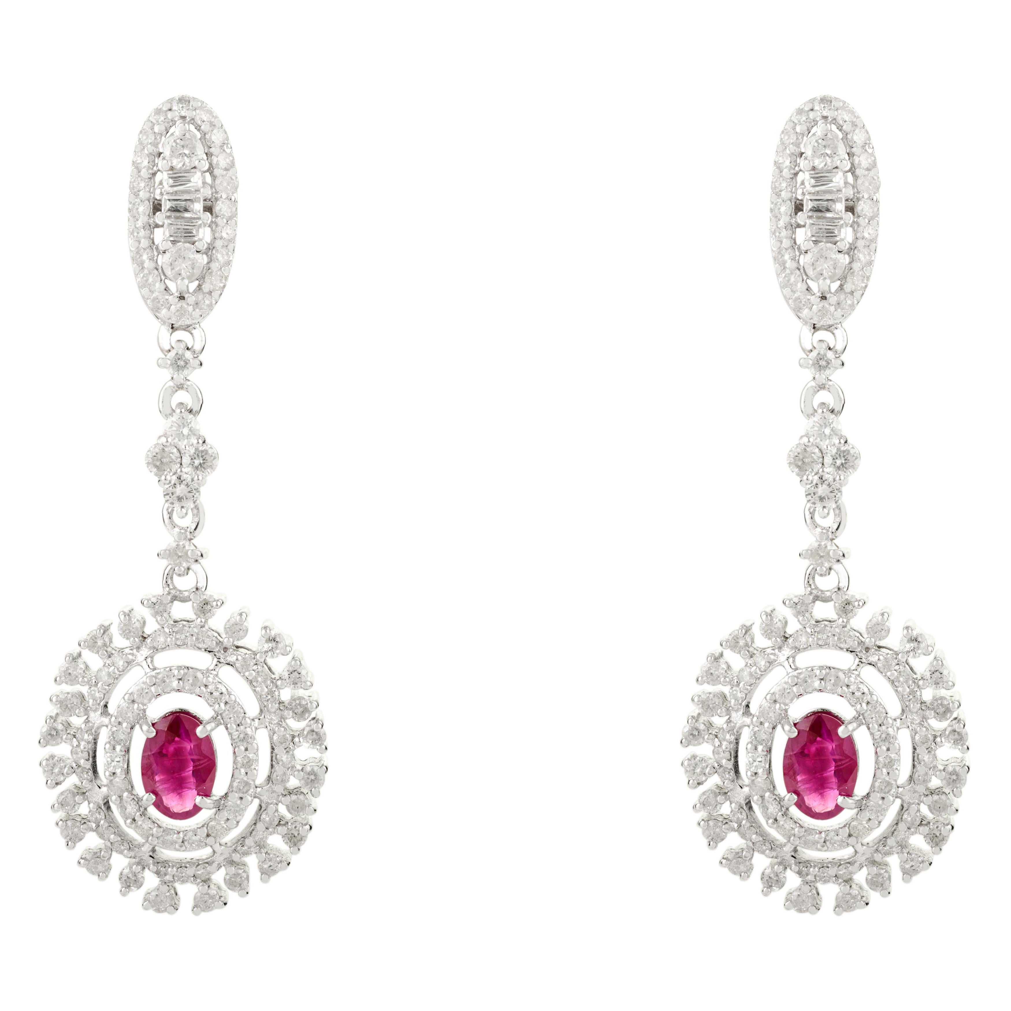 Orecchini a goccia con diamanti e rubini in oro bianco 14 carati in stile Art Deco Regalo di lusso in vendita