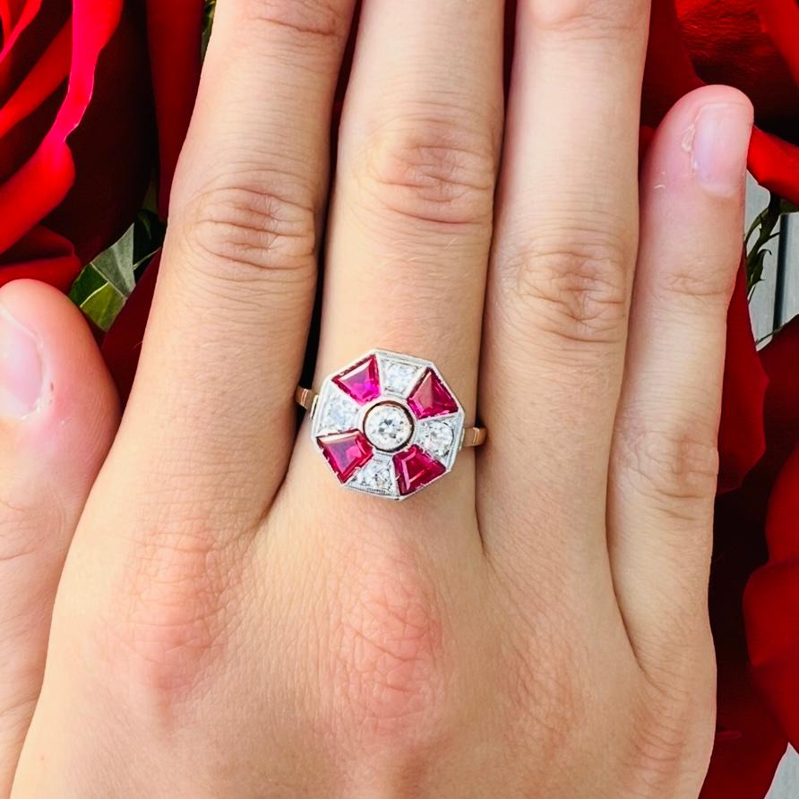 Anillo de Rubíes y Diamantes Estilo Art Déco Corte redondo en venta