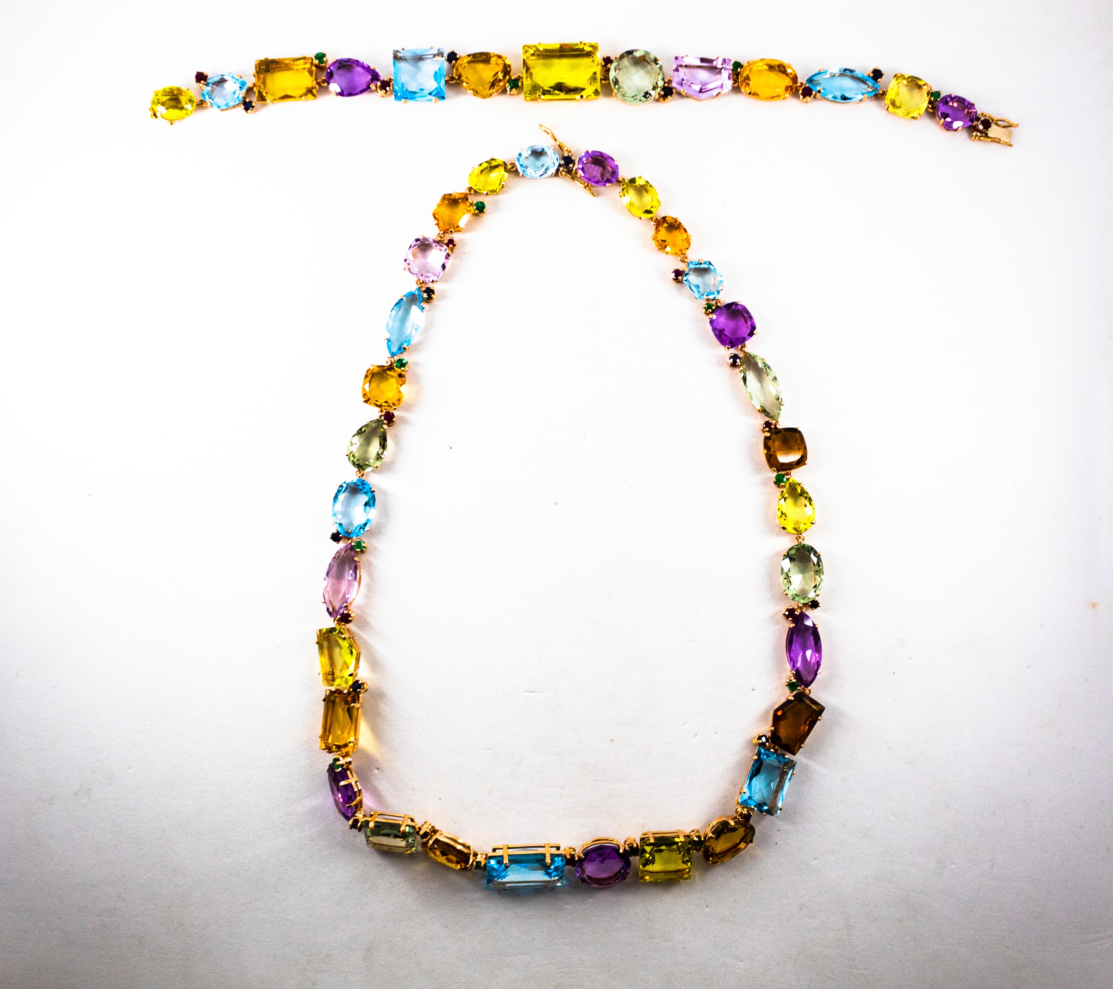 Collier en or jaune de style Art déco avec rubis, émeraudes, saphirs bleus, améthystes et citrine Neuf - En vente à Naples, IT