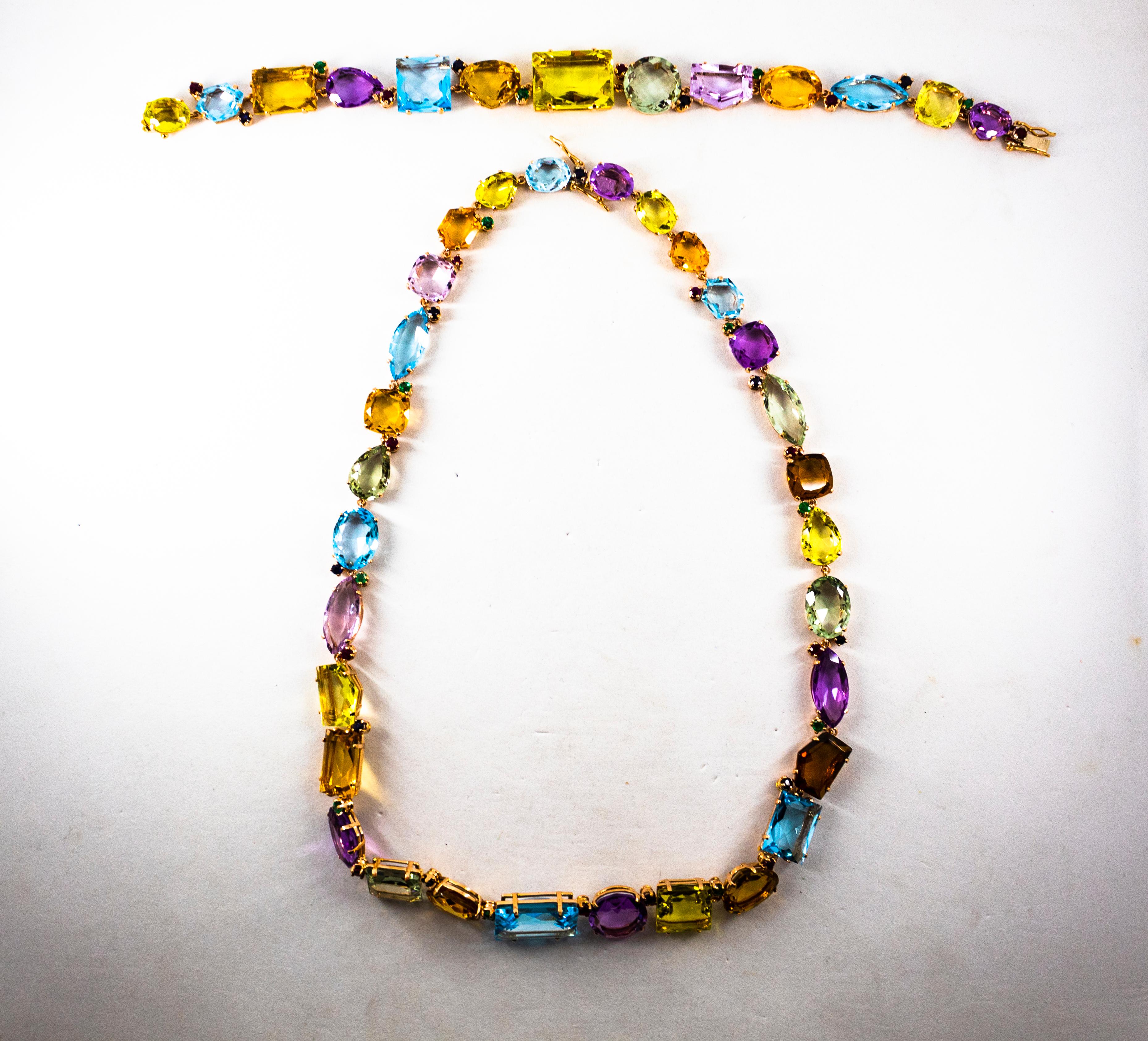 Collier en or jaune de style Art déco avec rubis, émeraudes, saphirs bleus, améthystes et citrine Unisexe en vente