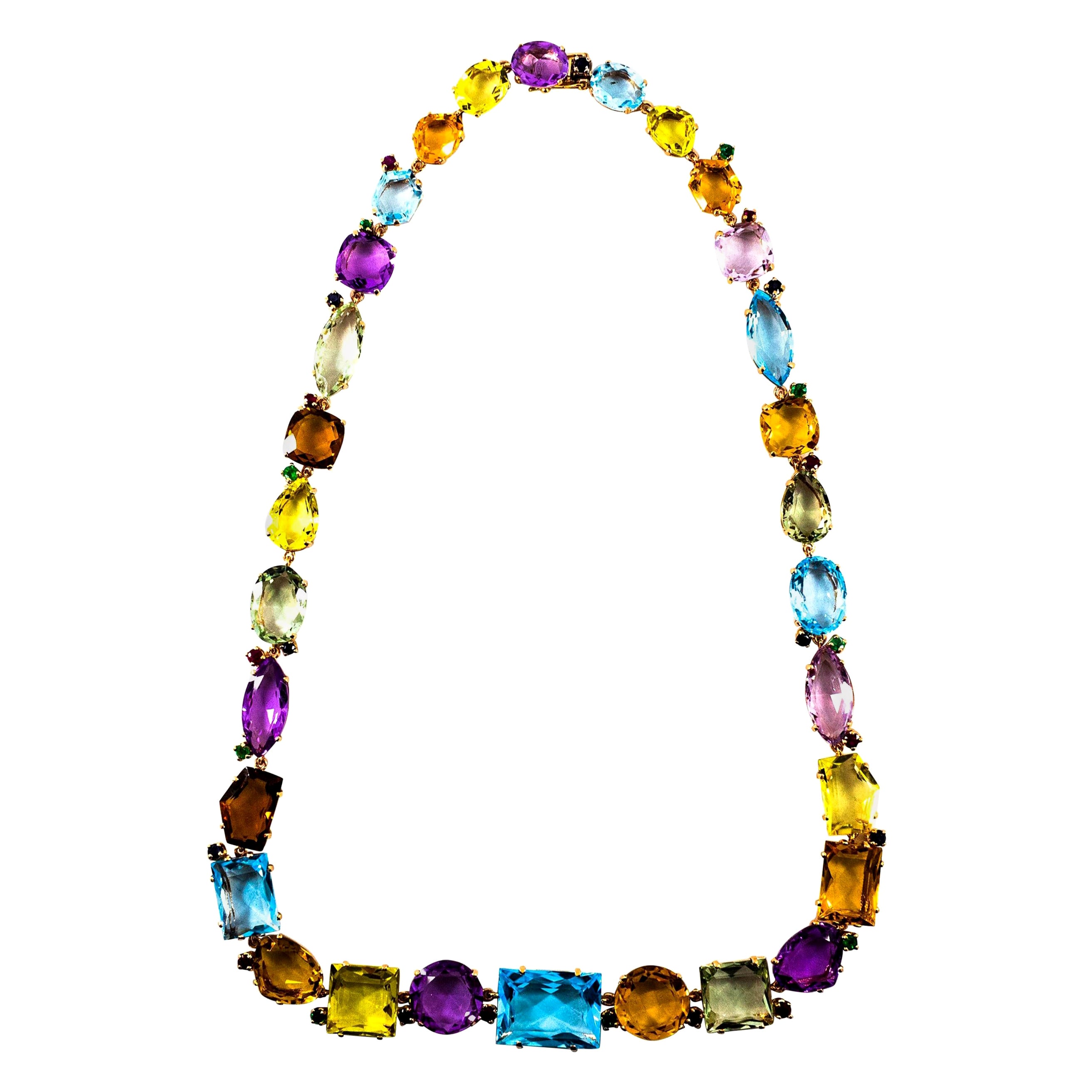 Collier en or jaune de style Art déco avec rubis, émeraudes, saphirs bleus, améthystes et citrine en vente