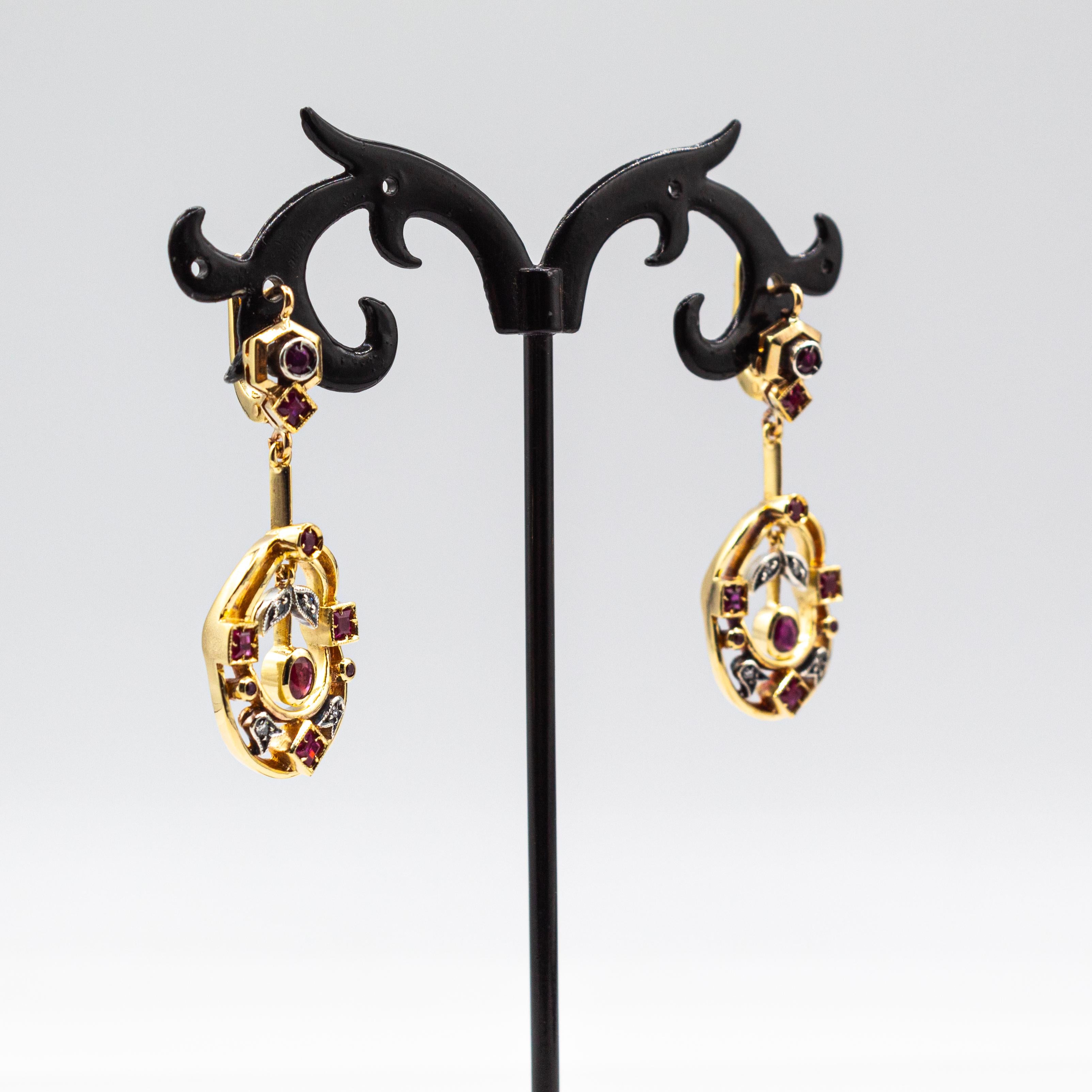 Art déco Art Deco Style Ruby White Round Cut Diamond Yellow Gold Lever-Back Earrings en vente