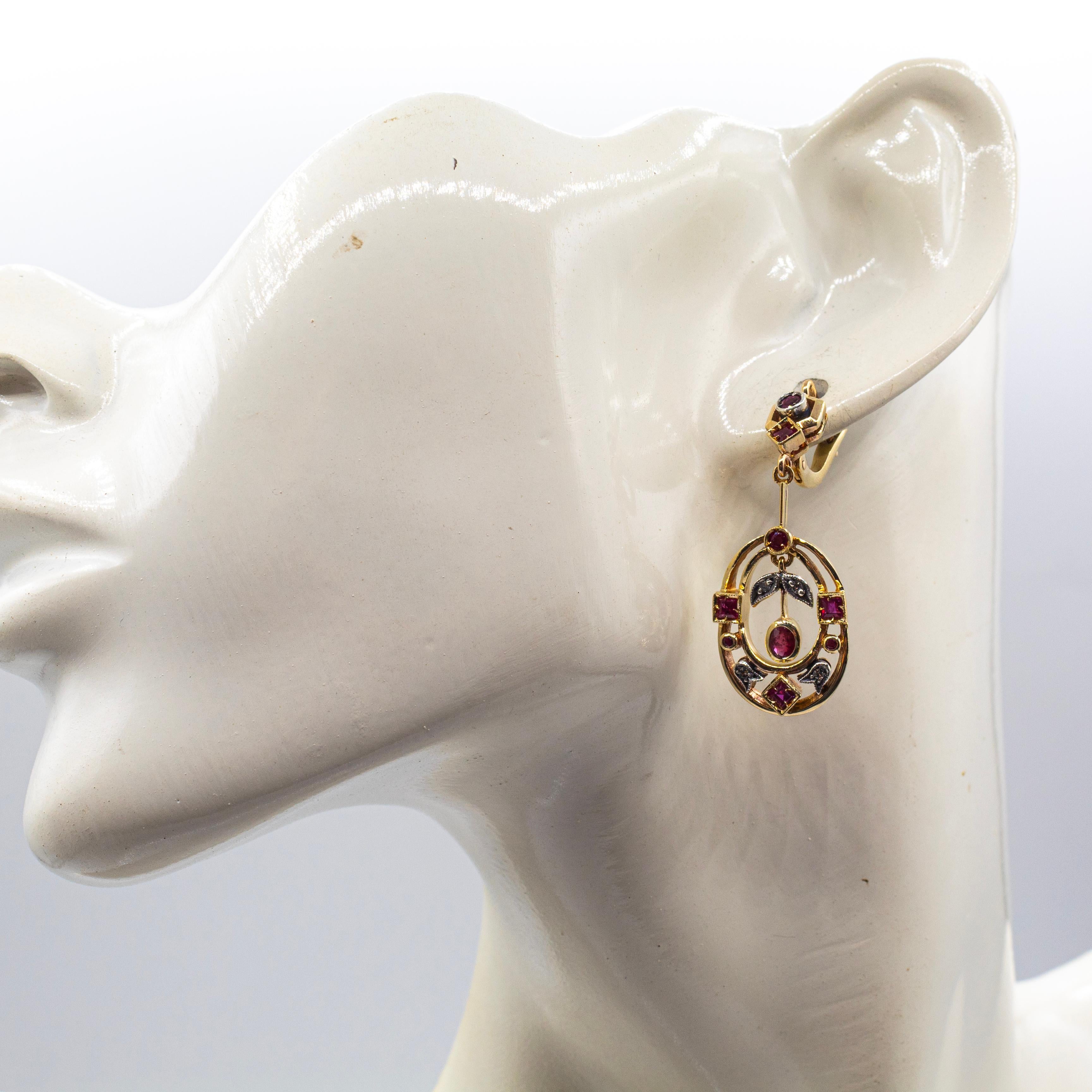 Art Deco Style Ruby White Round Cut Diamond Yellow Gold Lever-Back Earrings en vente 2