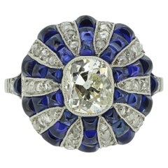 Bague bombée de style Art déco en saphir et diamants