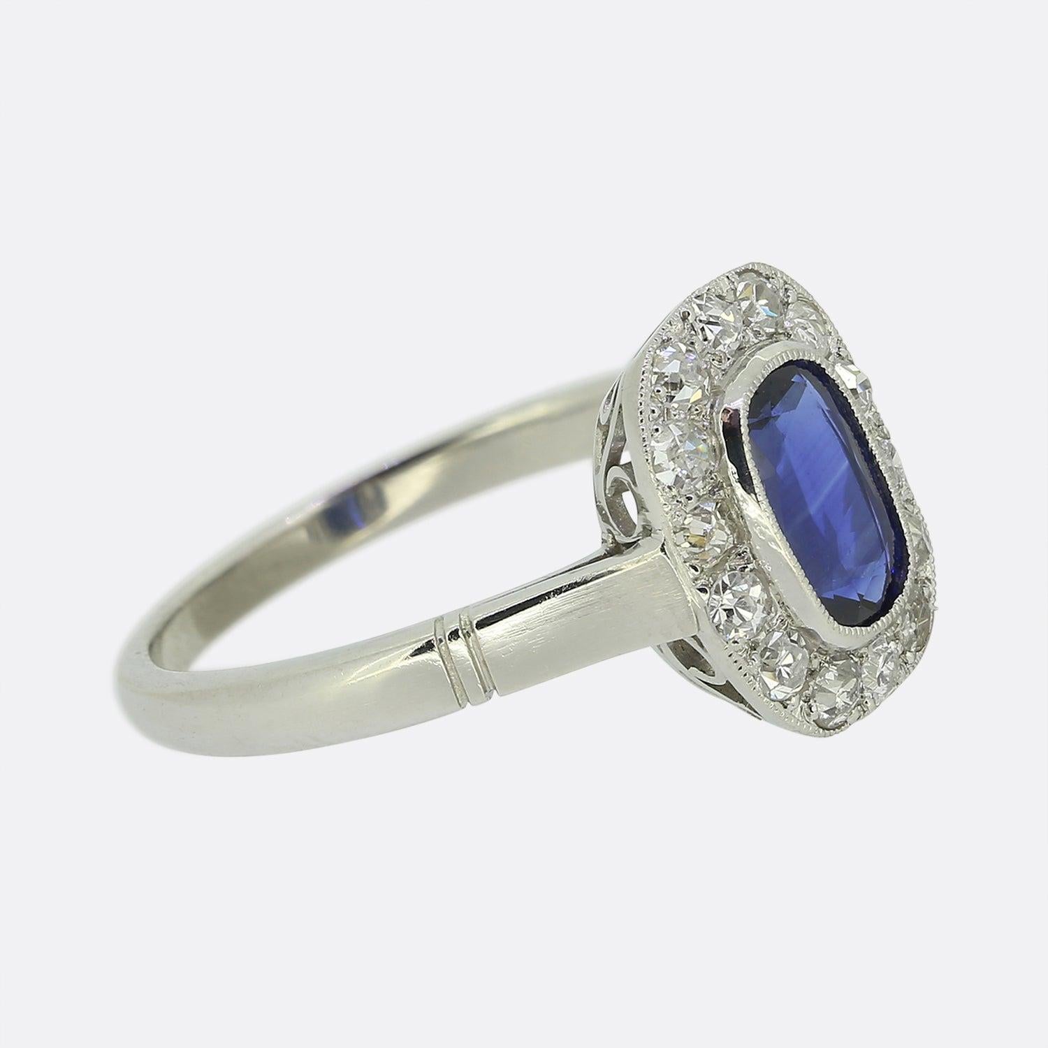 Cluster-Ring im Art-Déco-Stil mit Saphiren und Diamanten (Art déco) im Angebot