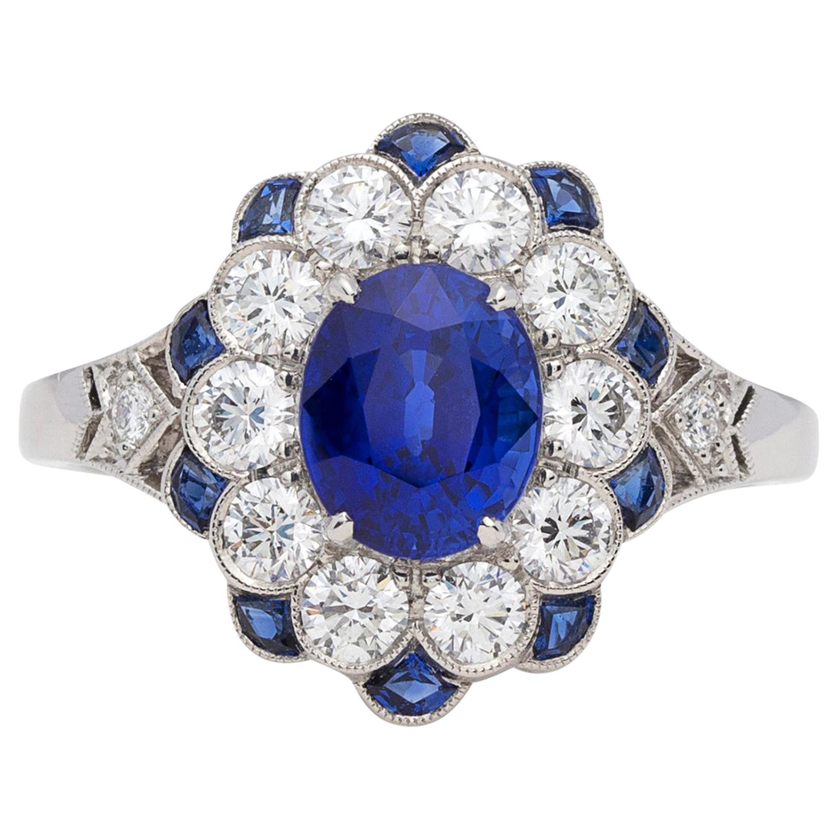 Ring im Art déco-Stil mit Saphiren und Diamanten im Angebot