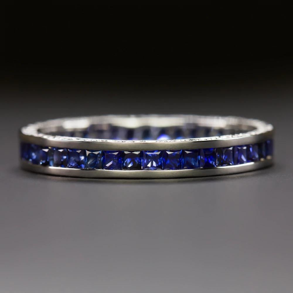 Eternity-Ring mit Saphir im Art-déco-Stil (Moderne) im Angebot