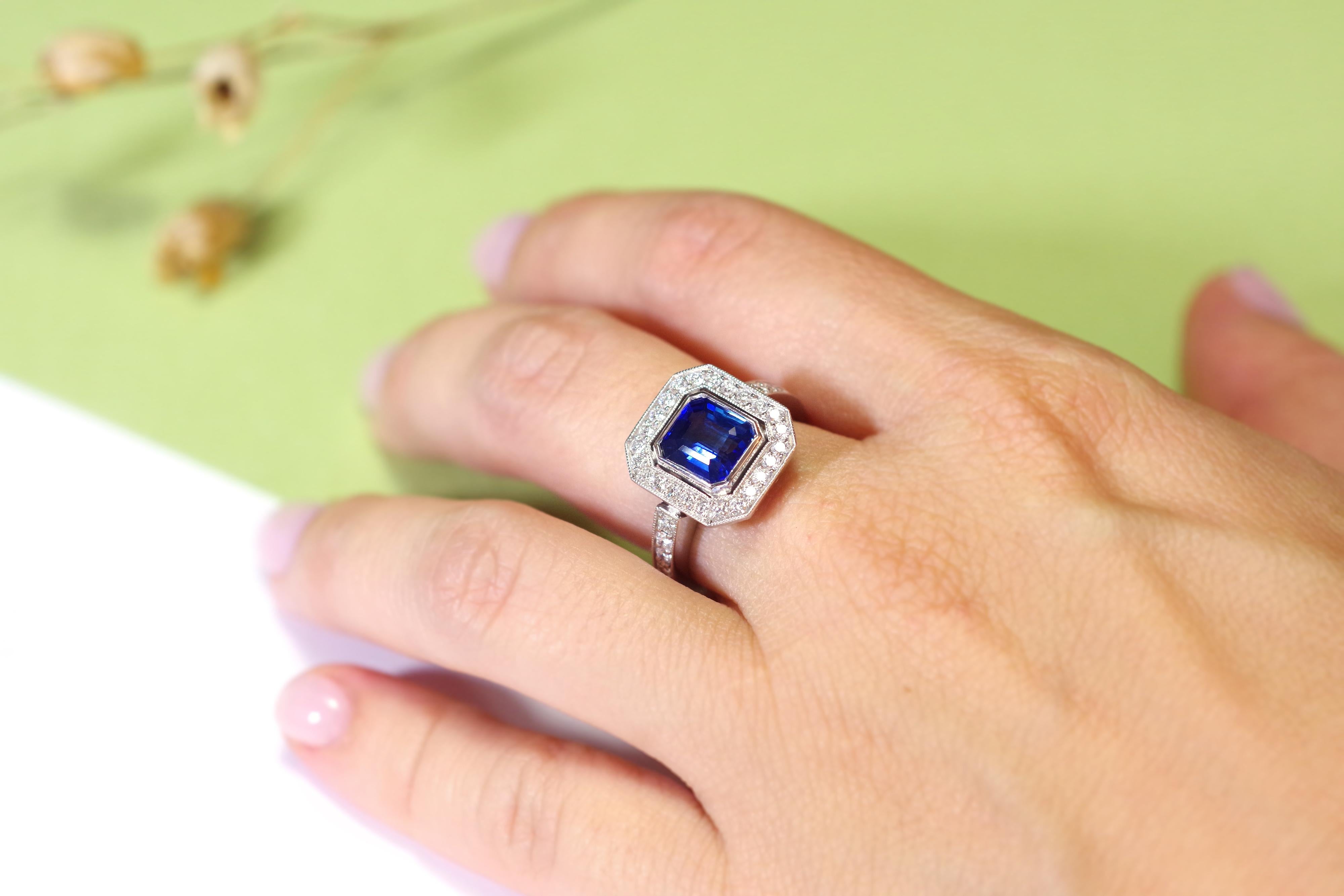 Art Deco style sapphire ring in 18k white gold, pre-owned sapphire wedding ring For Sale 5