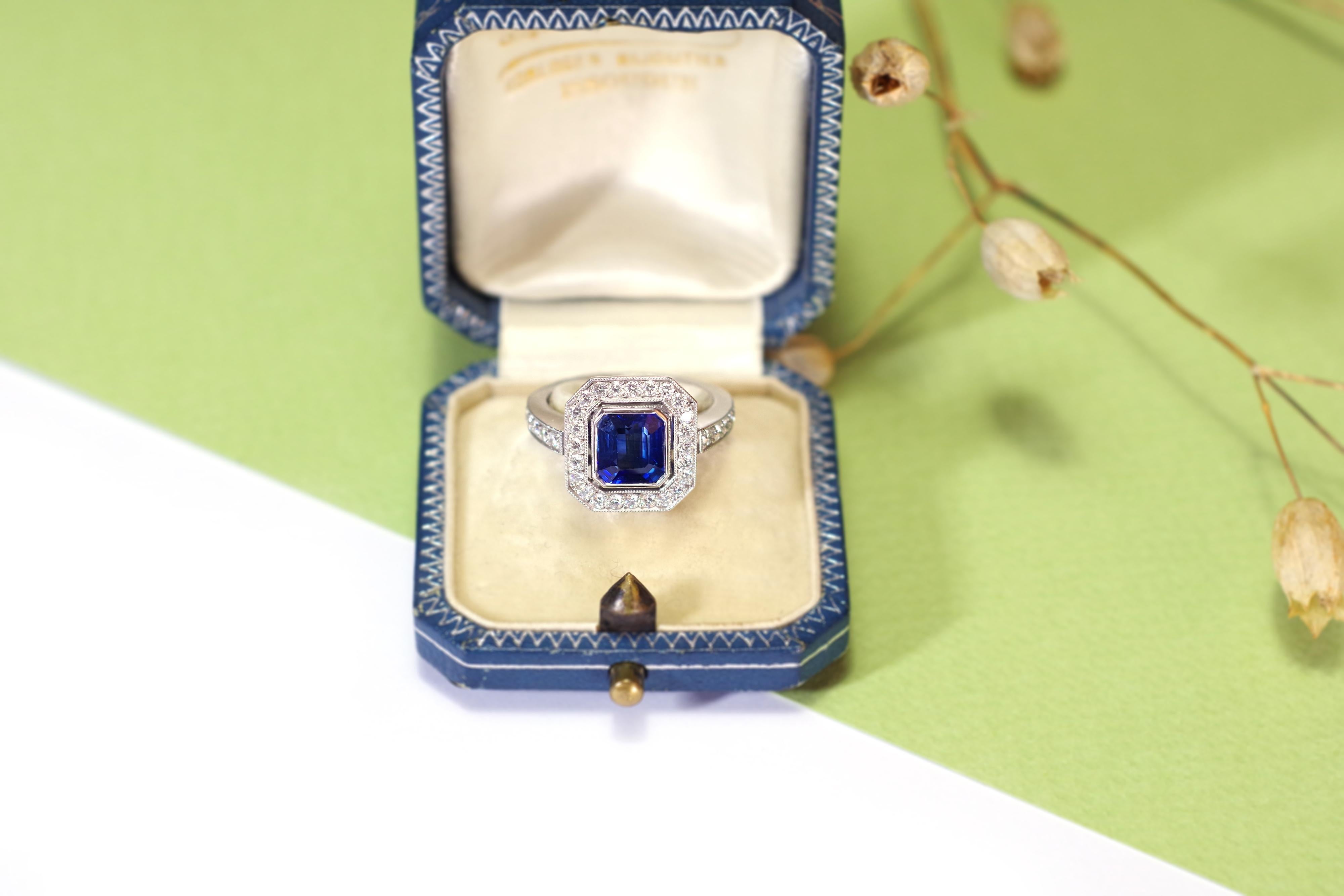 Art Deco style sapphire ring in 18k white gold, pre-owned sapphire wedding ring For Sale 7