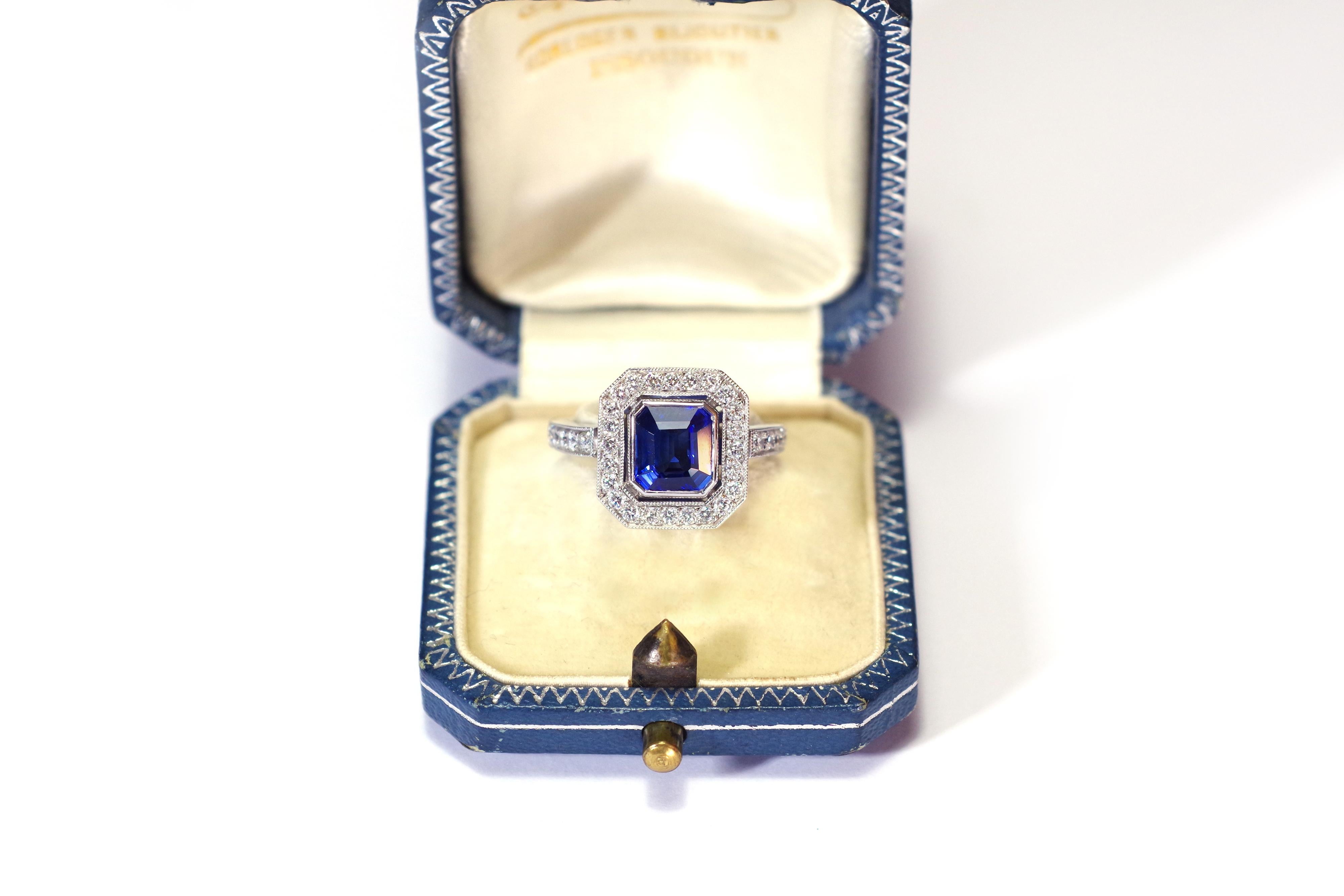 Art Deco style sapphire ring in 18k white gold, pre-owned sapphire wedding ring For Sale 8