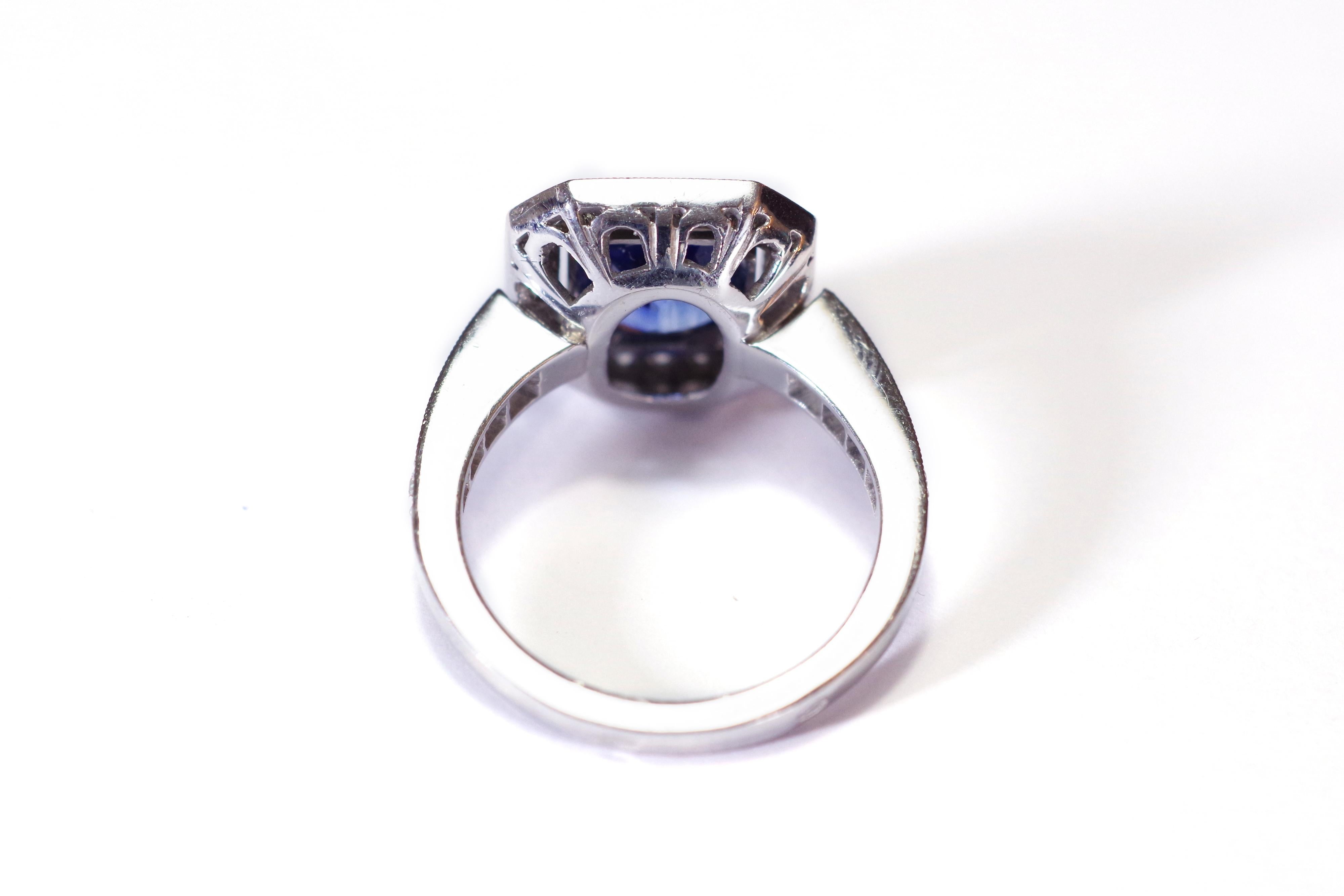 Art Deco style sapphire ring in 18k white gold, pre-owned sapphire wedding ring In Fair Condition For Sale In PARIS, FR