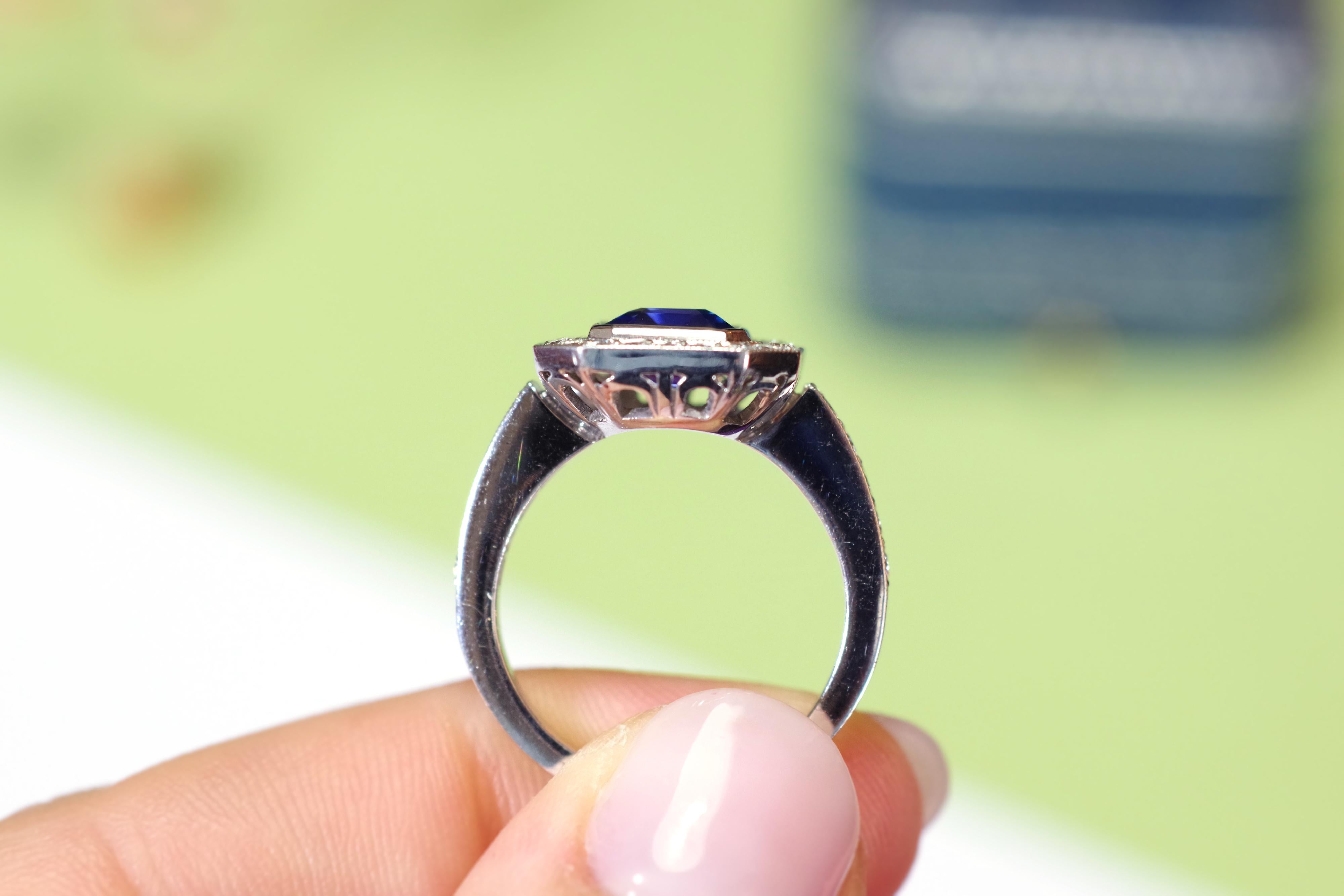 Art Deco style sapphire ring in 18k white gold, pre-owned sapphire wedding ring For Sale 1
