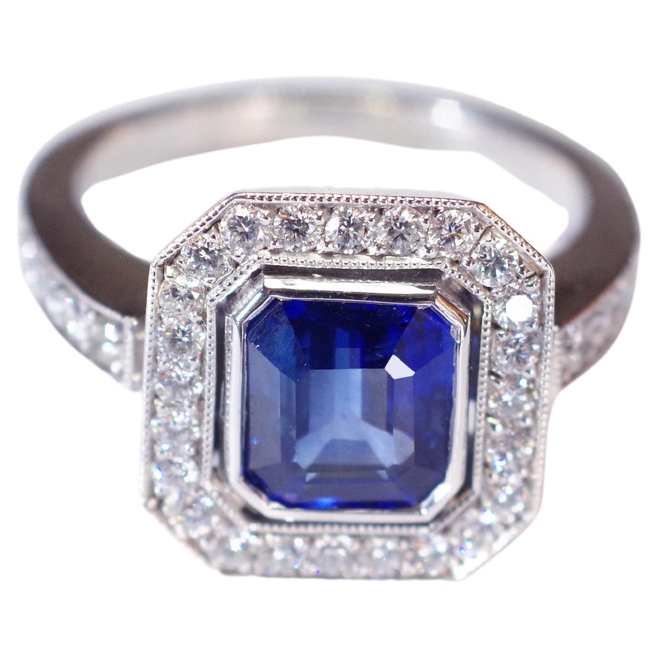 Art Deco style sapphire ring in 18k white gold, pre-owned sapphire wedding ring For Sale