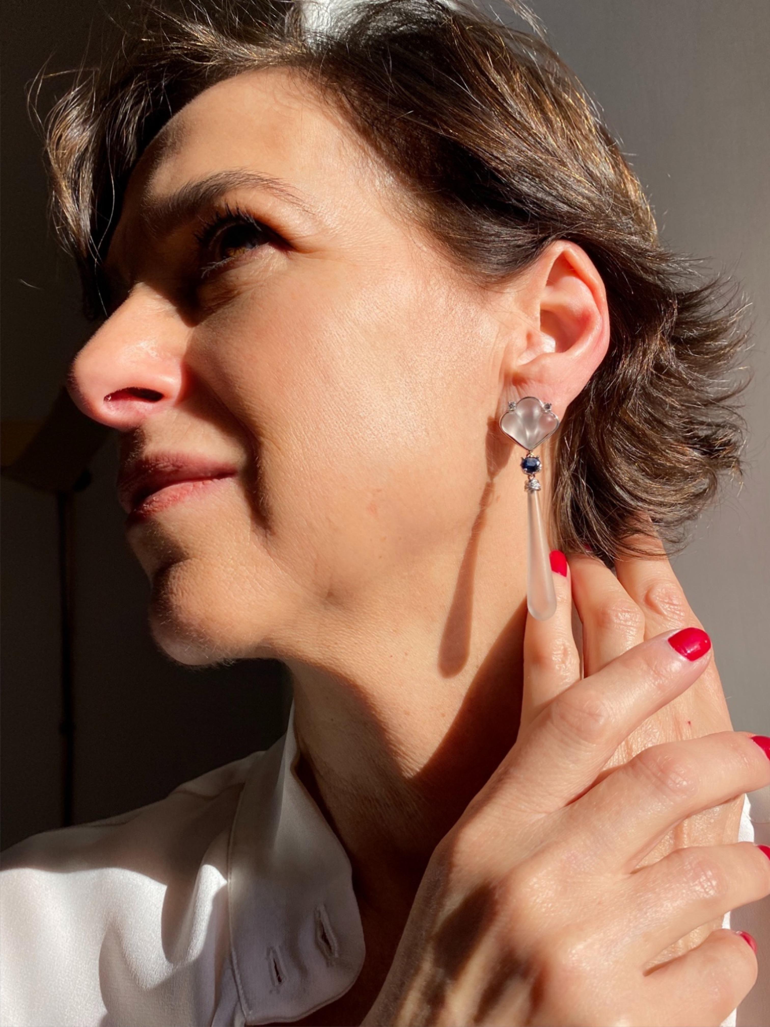 Boucle d'oreille en or jaune 18K de style Art Déco saphir blanc diamants cristal de roche en vente 1