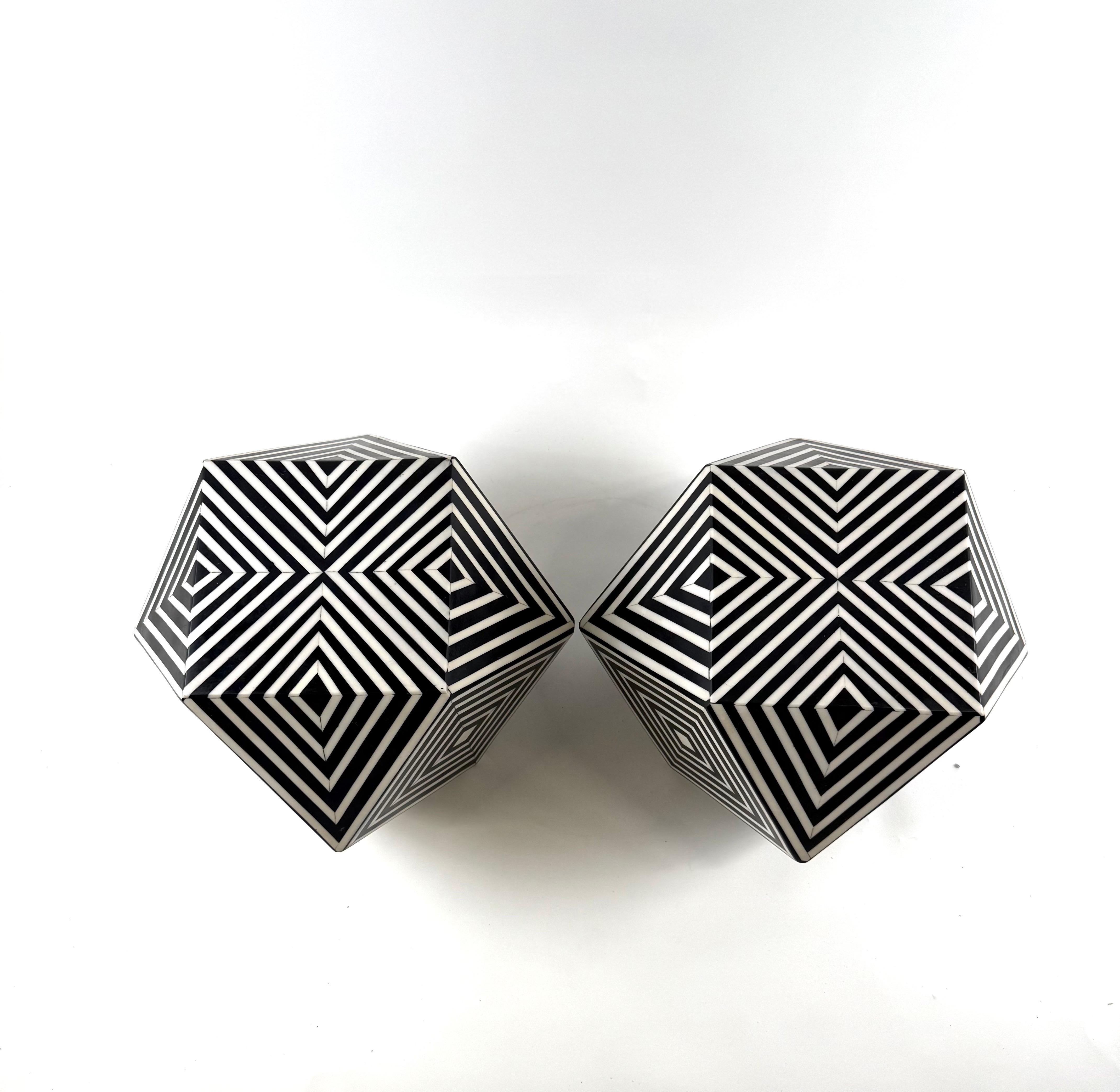 Art Deco Style Sculptural Resin Black and White Side or End Table, a Pair In Good Condition For Sale In Plainview, NY