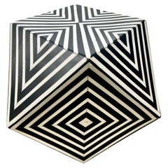 Piedistallo, tavolino da salotto o sgabello in resina in stile Art Déco, bianco e nero