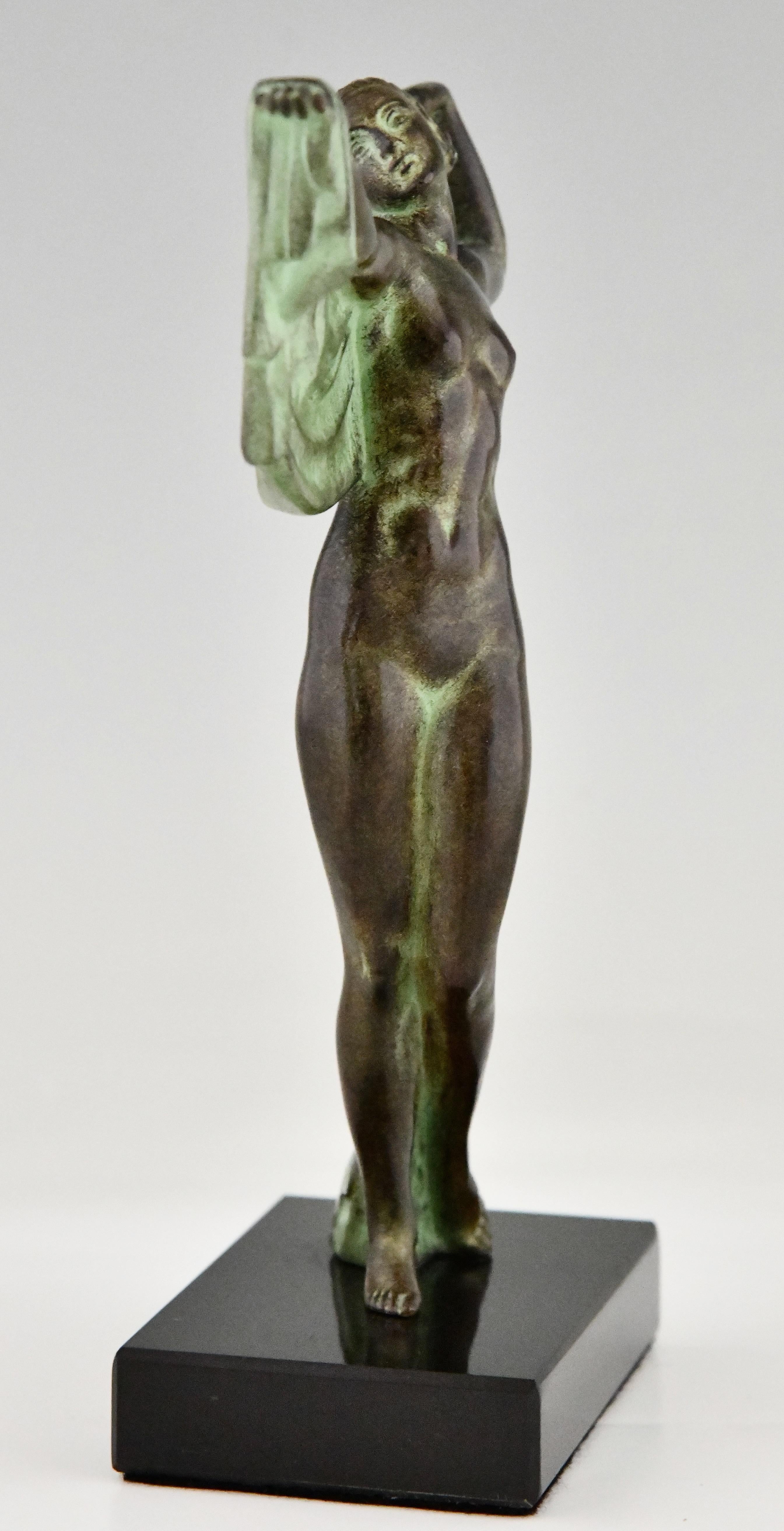 Français Sculpture VENUS de style Art déco représentant un nu se baignant par Fayral Max Le Verrier en vente