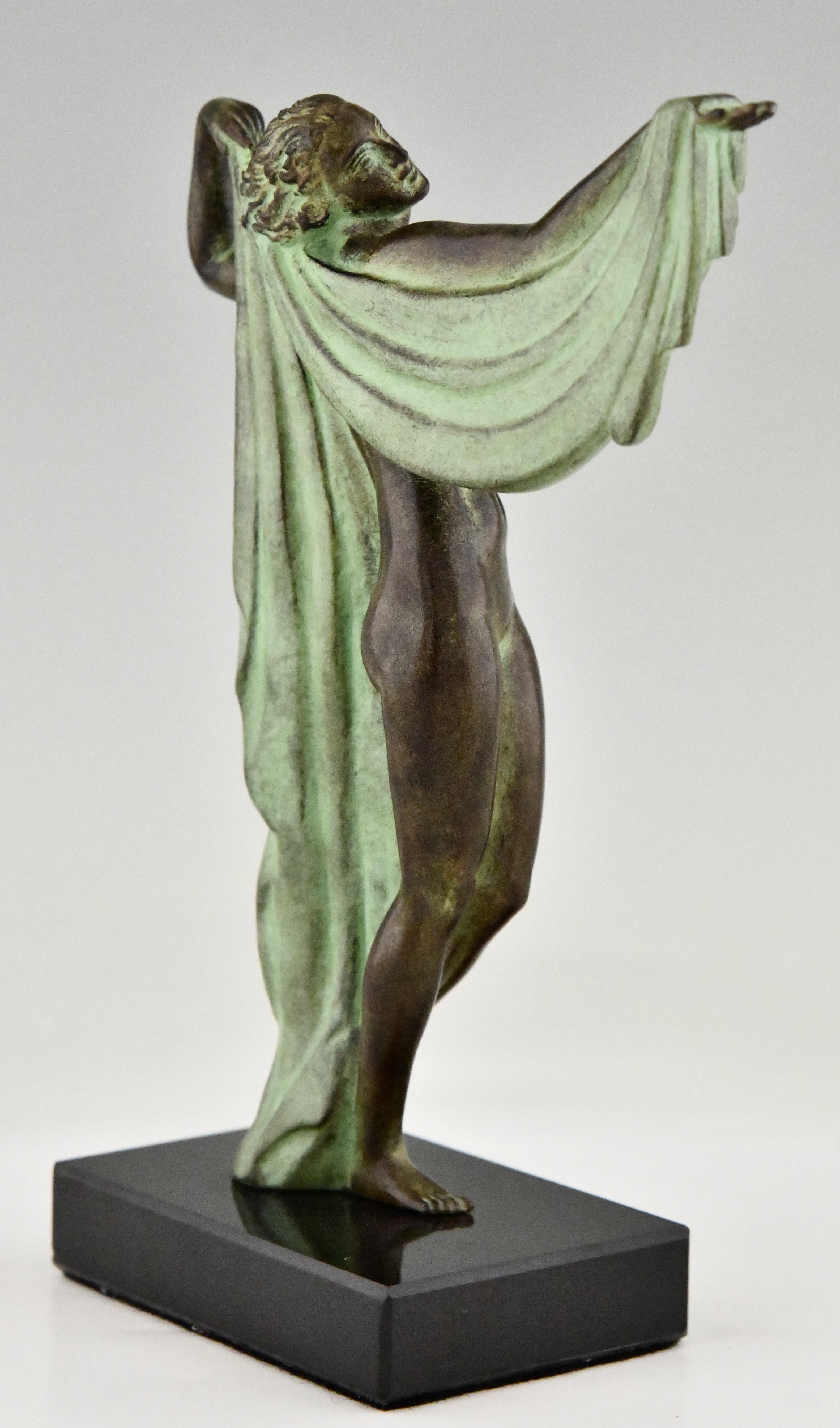 Patiné Sculpture VENUS de style Art déco représentant un nu se baignant par Fayral Max Le Verrier en vente