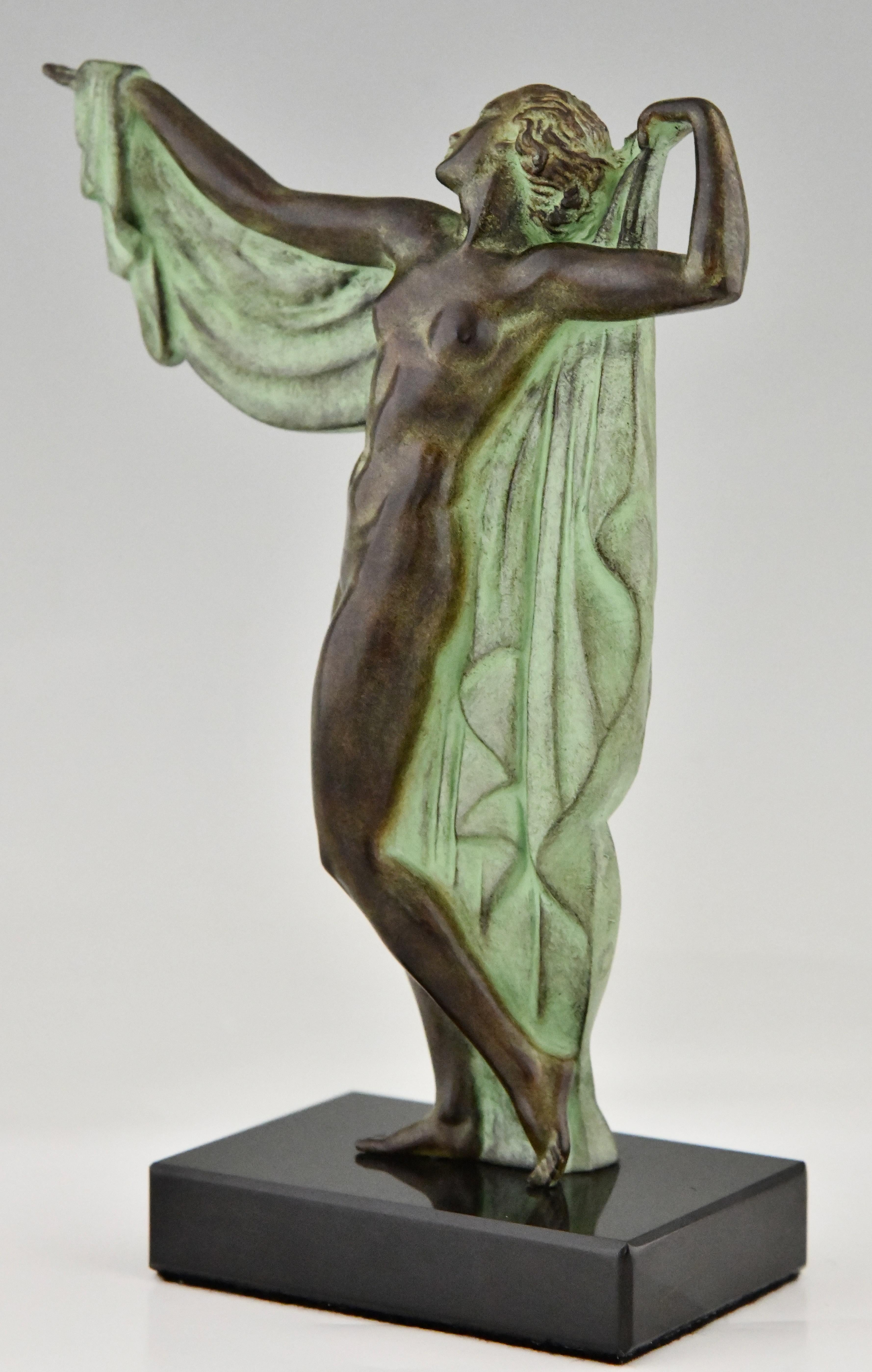 Sculpture VENUS de style Art déco représentant un nu se baignant par Fayral Max Le Verrier en vente 1