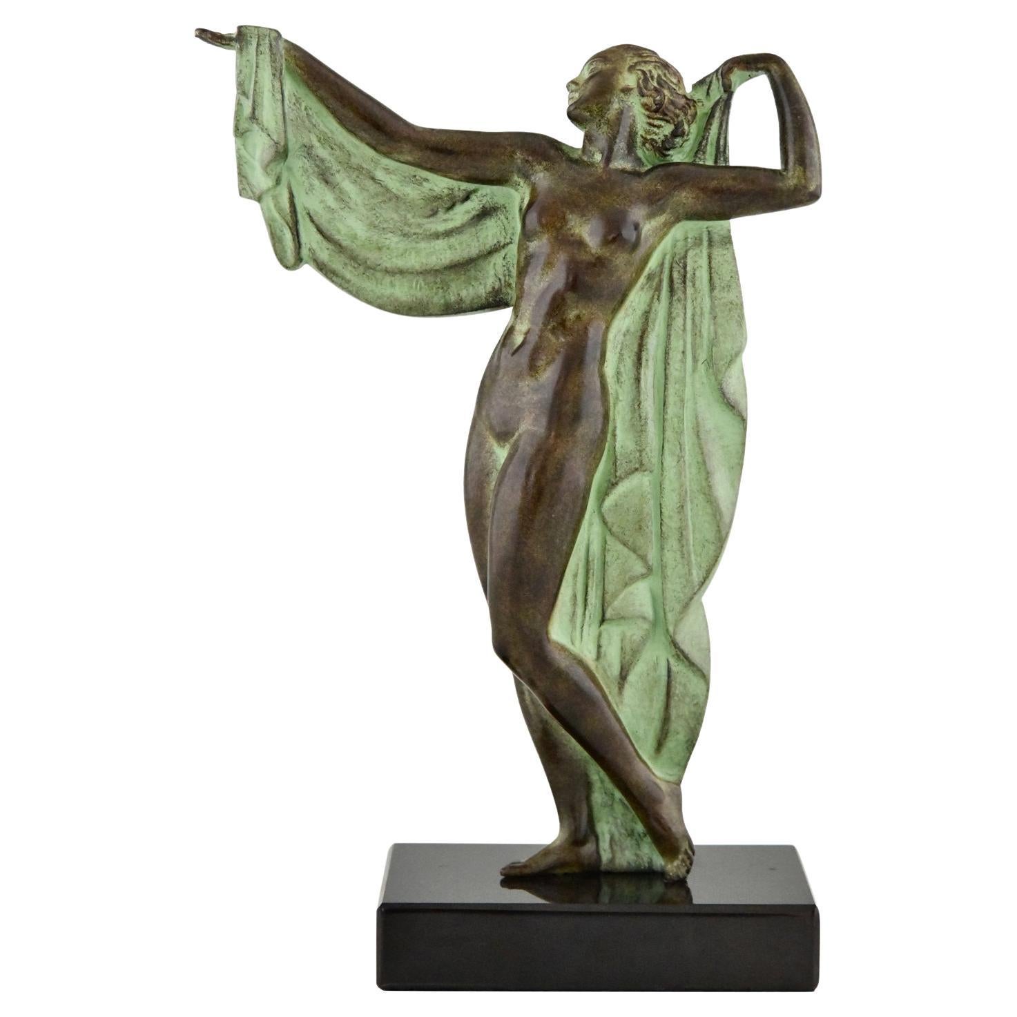 Sculpture VENUS de style Art déco représentant un nu se baignant par Fayral Max Le Verrier