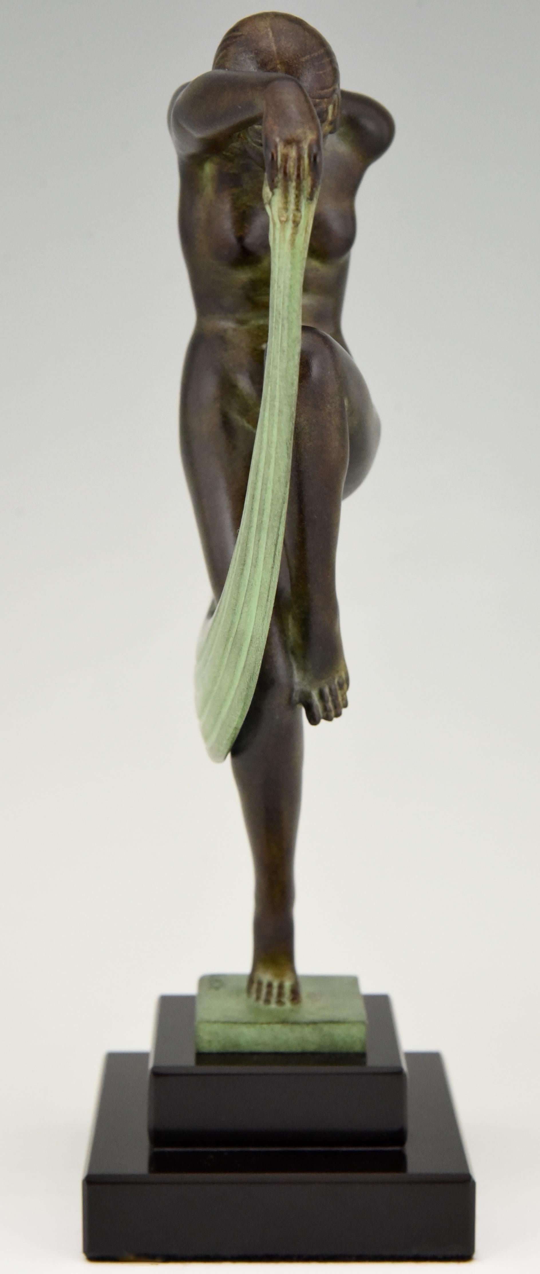 Skulptur im Art-déco-Stil, tanzende nackte Folie im Art-déco-Stil von Denis für Max Le Verrier (Französisch) im Angebot