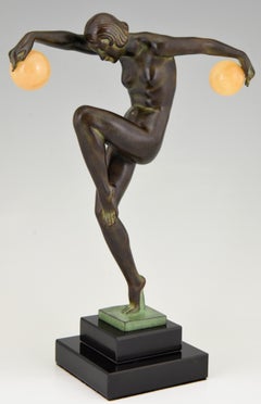 Sculpture de style Art Déco - Nu dansant avec des boules par Denis pour Max Le Verrier