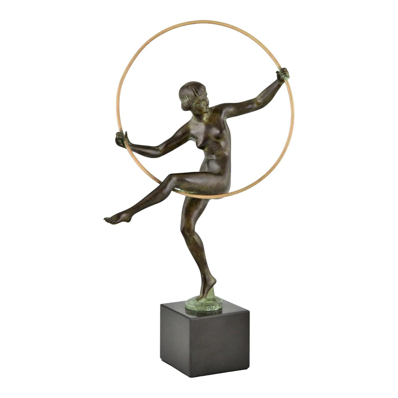 Art Deco style sculpture hoop dancer signed by Briand, the pseudonym of Marcel Bouraine, cast by the Le Verrier Foundry. 
Patinated Art Metal on a Belgian Black marble base.
Danseuse au cerceau
Design 1930.
Posthumous, contemporary cast. 