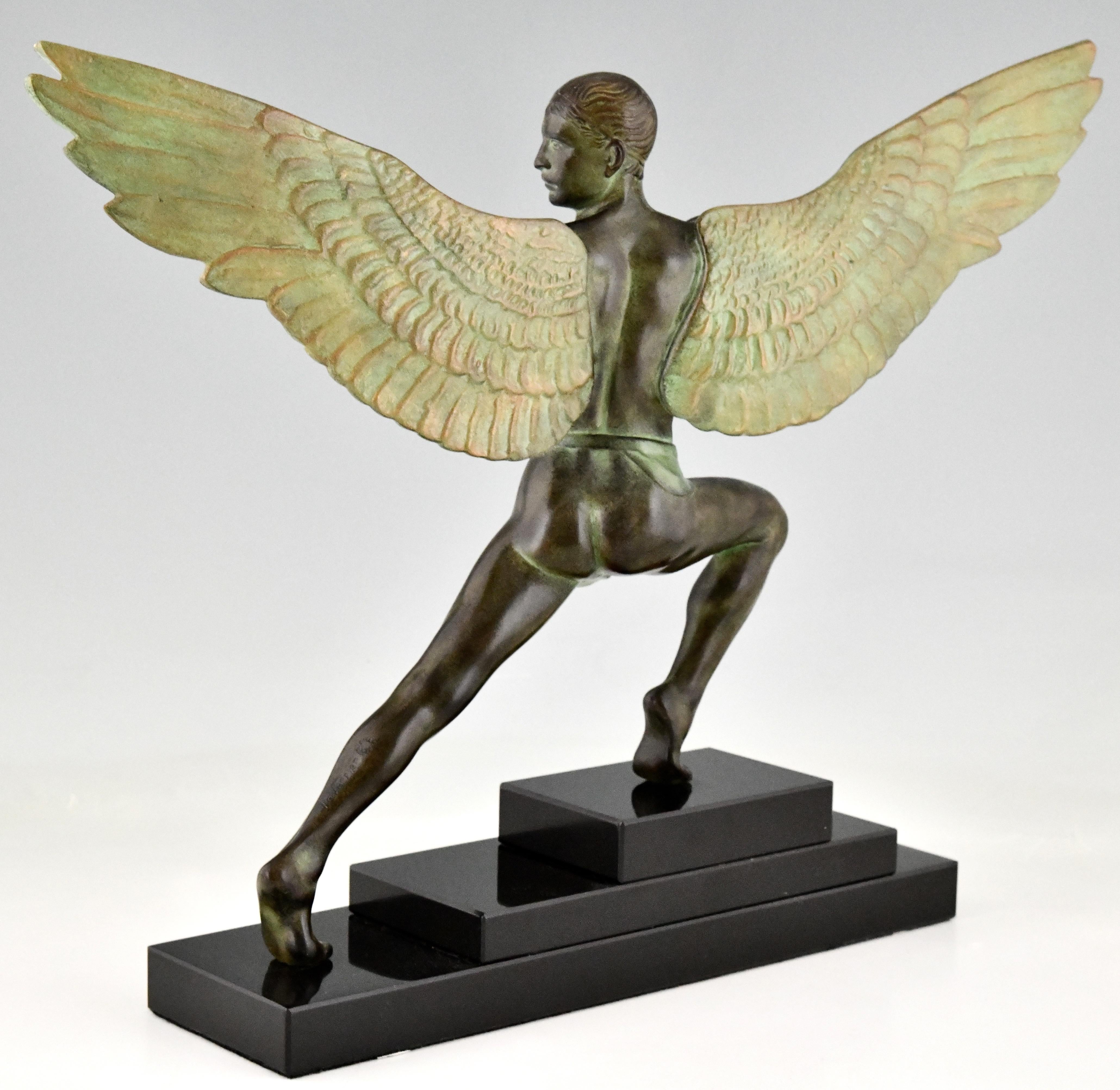 Français Sculpture de style Art Déco - Nu masculin ailé d'Icarus - Max Le Verrier, France en vente