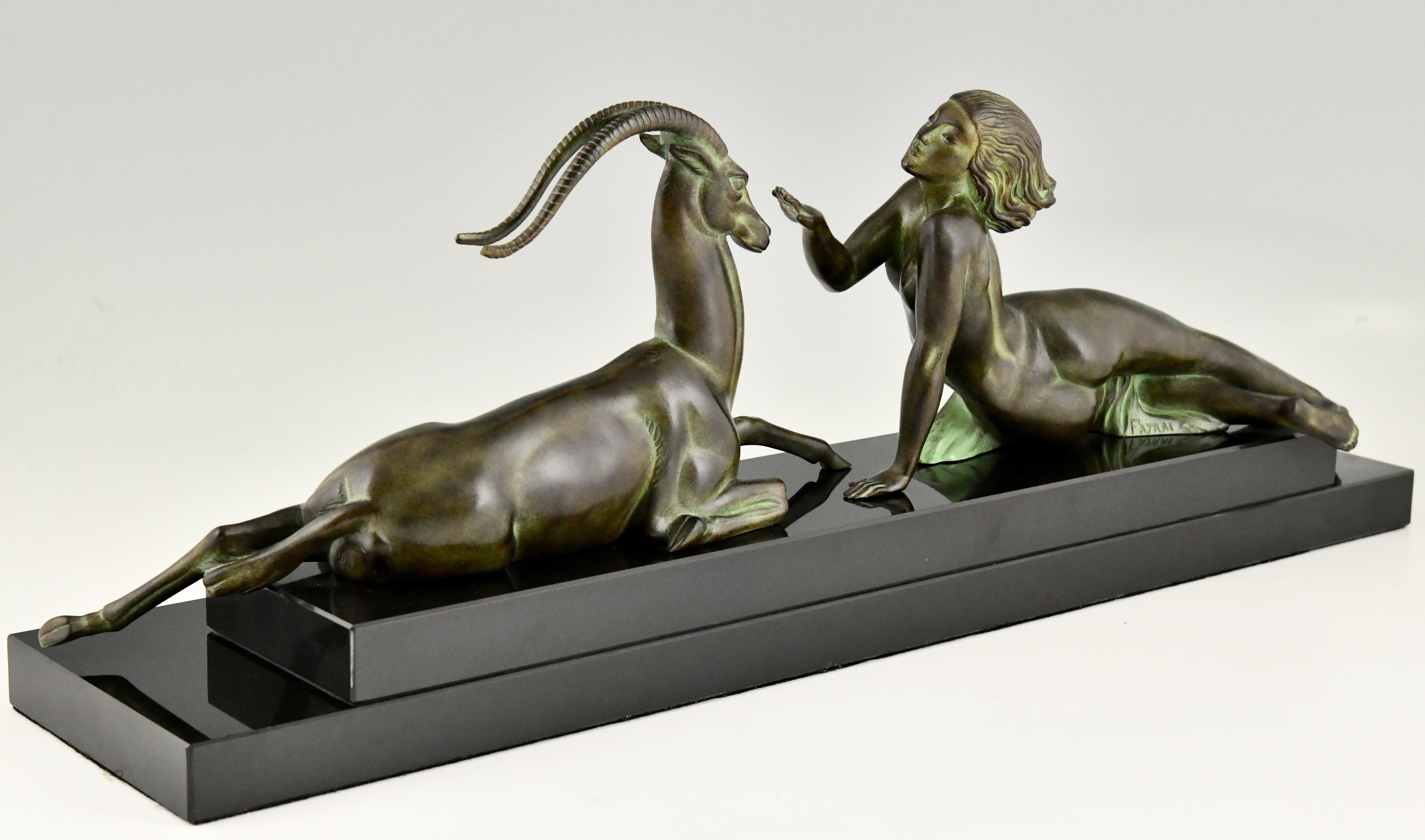 Marbre Sculpture de style Art déco nu et gazelle séduction Fayral & Max Le Verrier