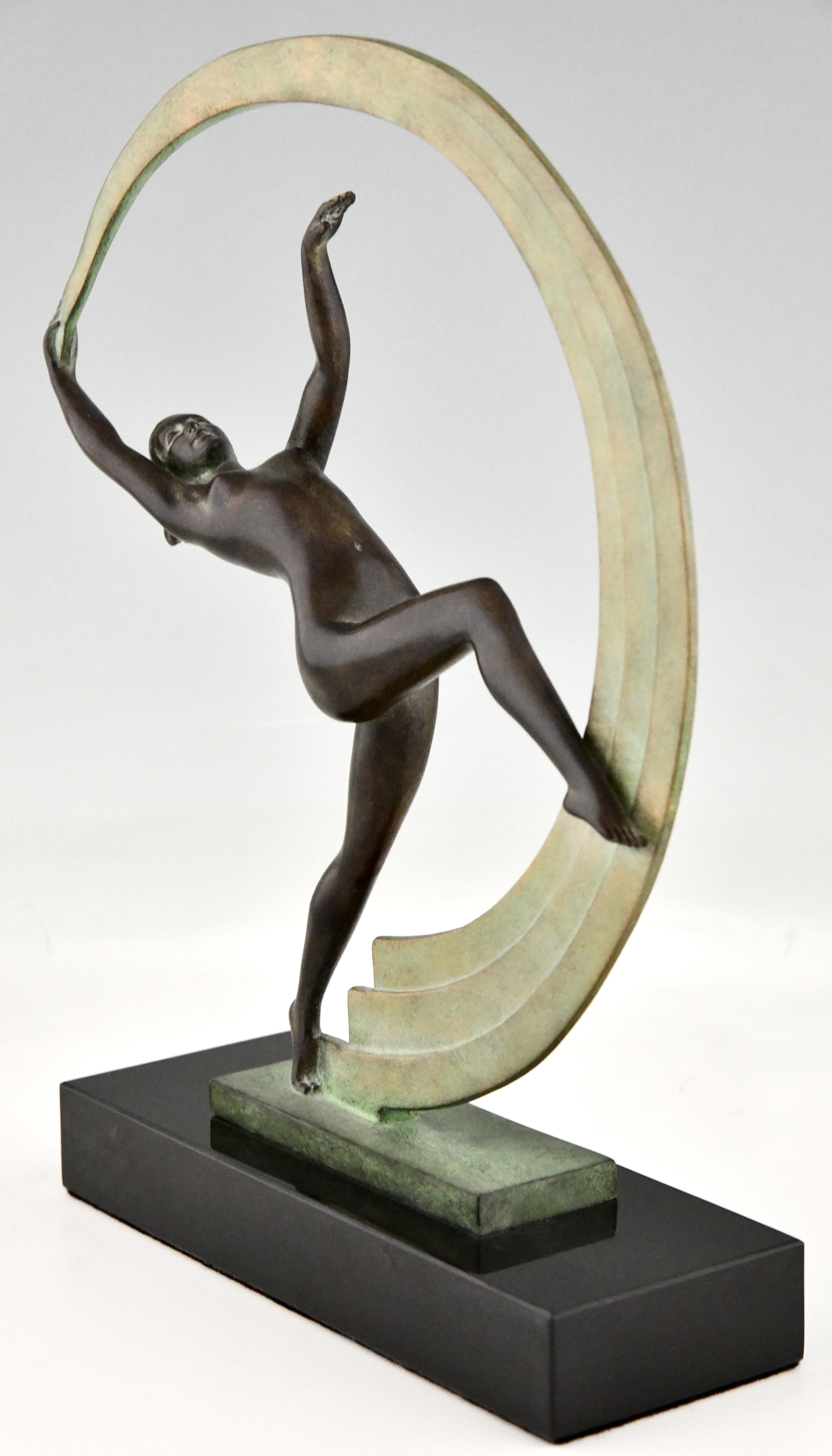 Escultura estilo Art Déco bailarina desnuda con pañuelo Bacchanale de Janle & Max Le Verrier Art Decó en venta