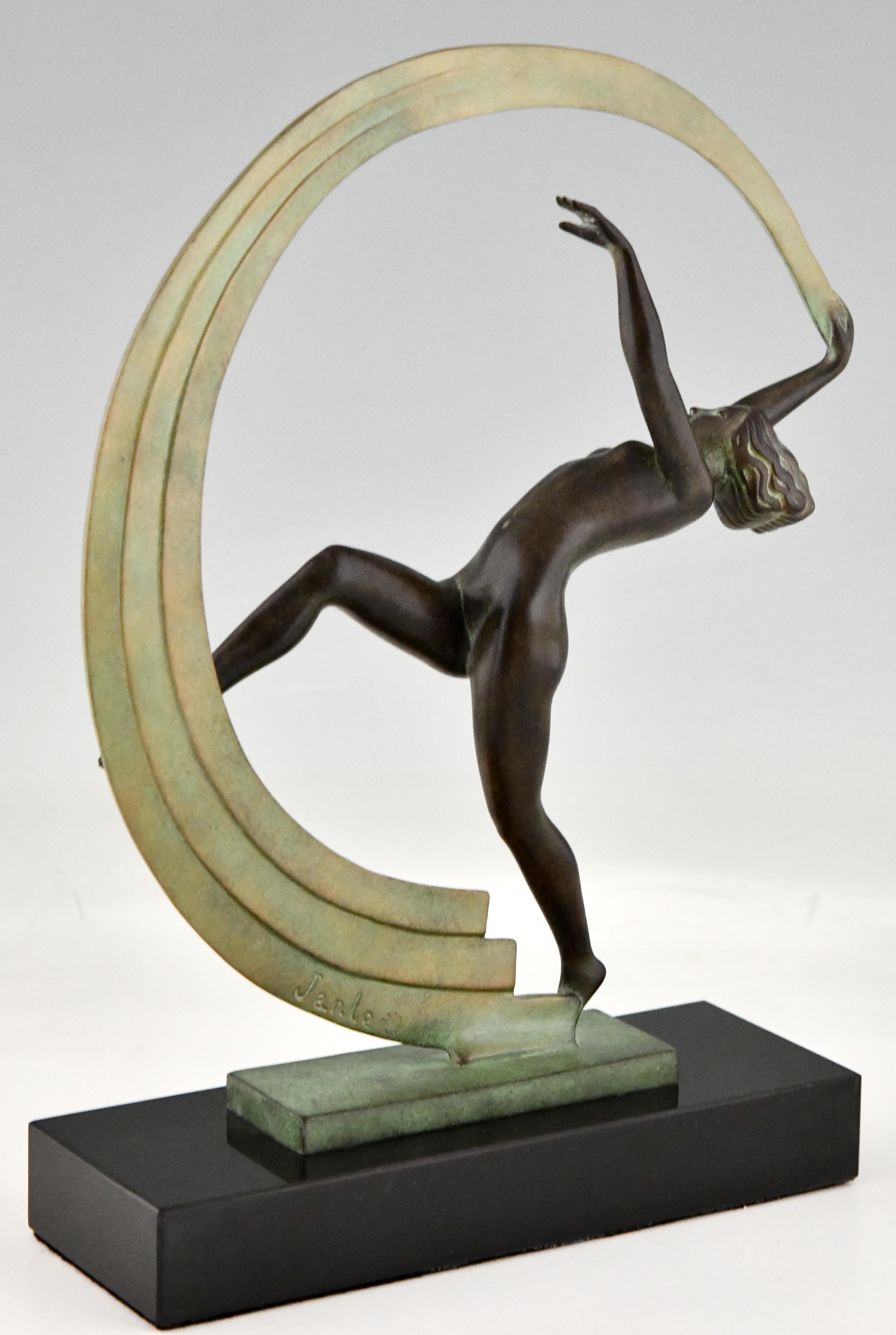 Escultura estilo Art Déco bailarina desnuda con pañuelo Bacchanale de Janle & Max Le Verrier Patinado en venta