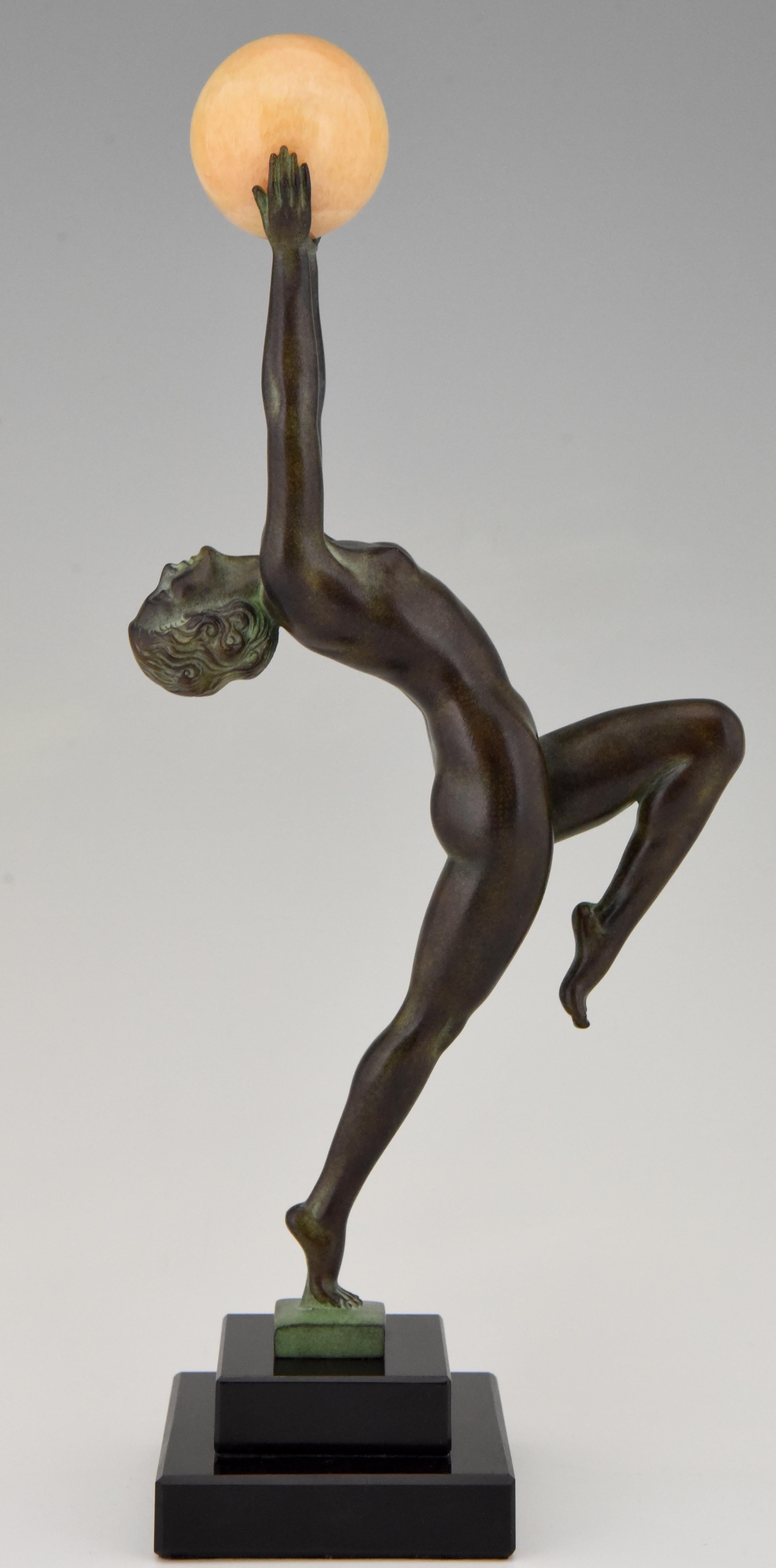 Patinato Scultura in stile Art Deco di una ballerina JEU di Max Le Verrier in vendita