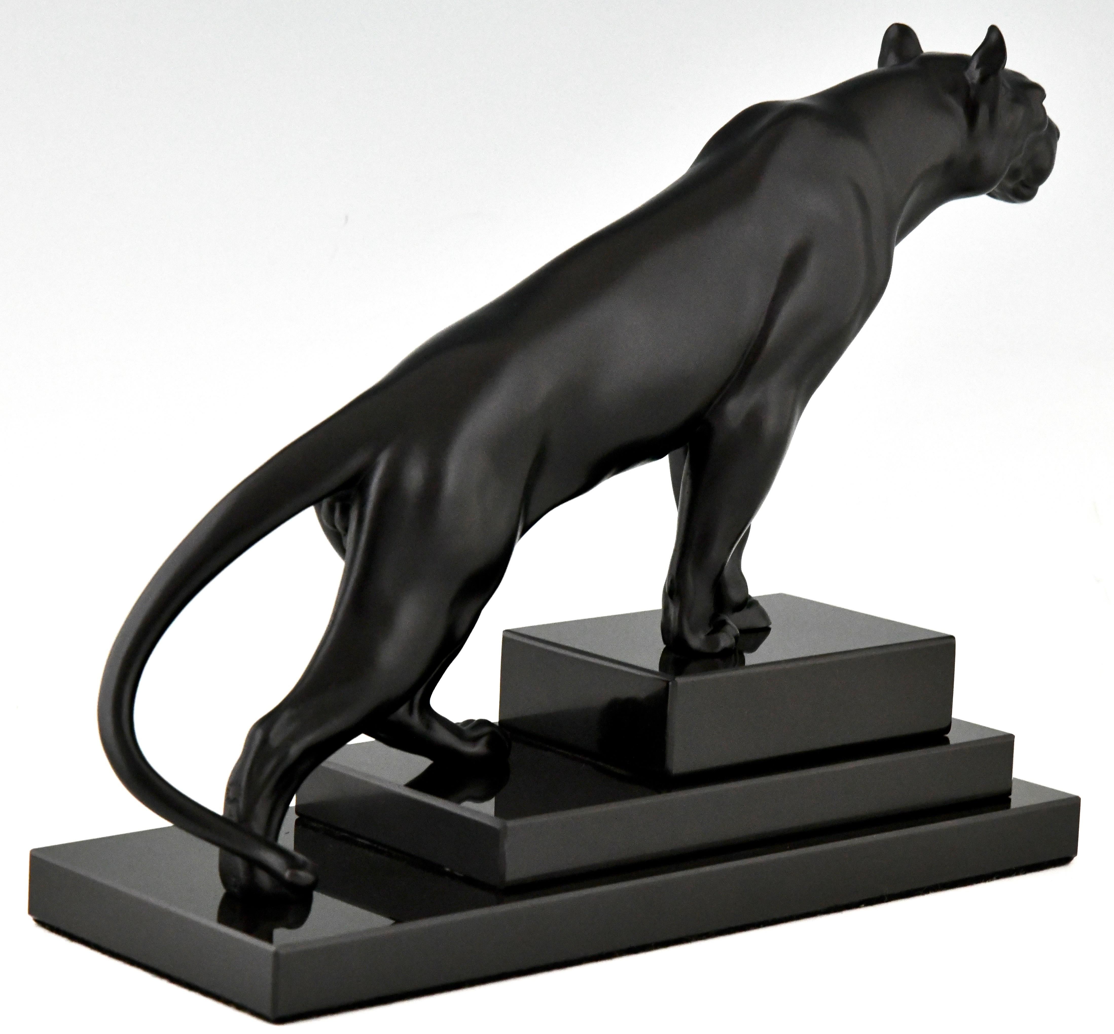 Marbre noir de Belgique Sculpture de panthère JUNGLE de style Art déco par Max Le Verrier, France en vente