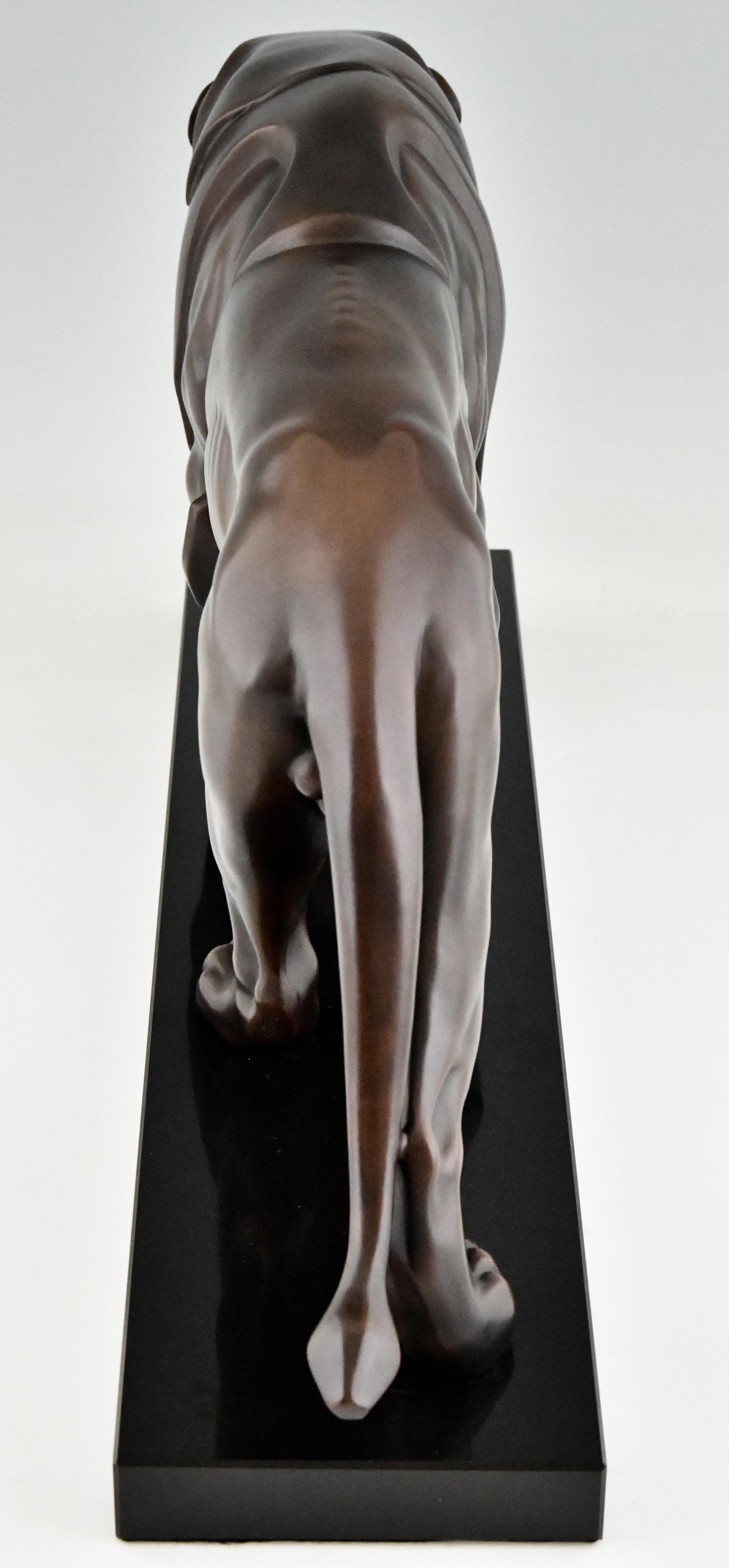Scultura in stile Art Déco di un leone che cammina di Max Le Verrier originale, Francia in vendita 3