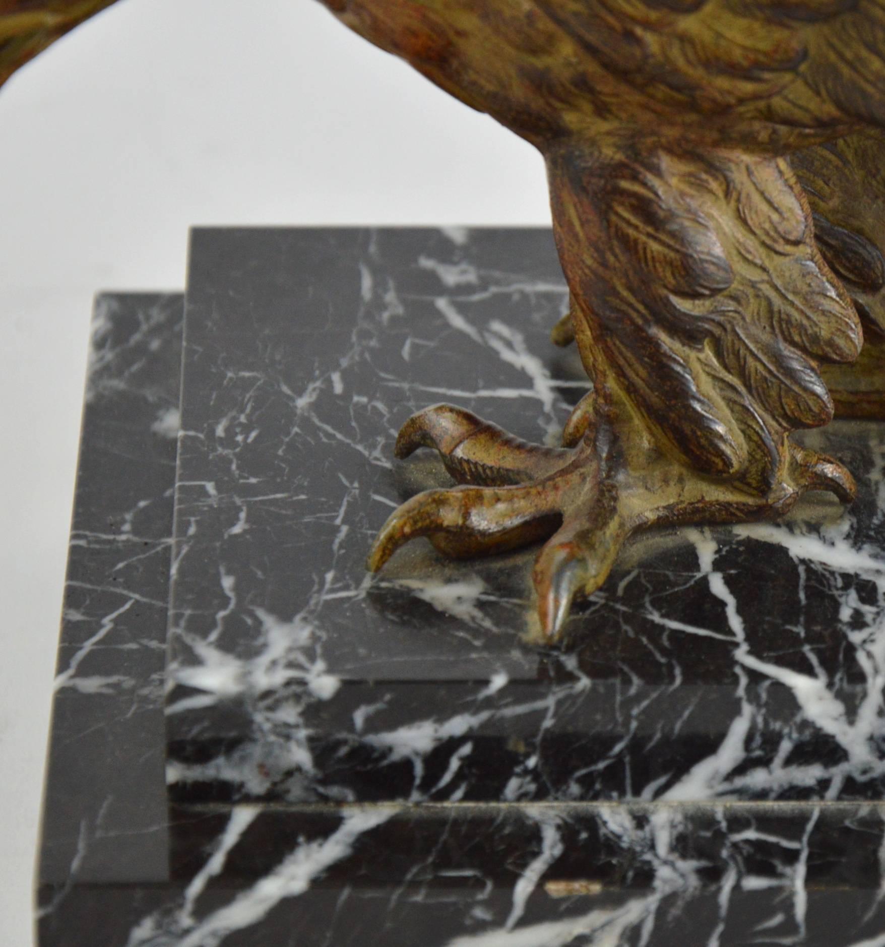 Art Deco Style Sculpture of an Eagle on a Marble Base In Excellent Condition In Brussels, BE