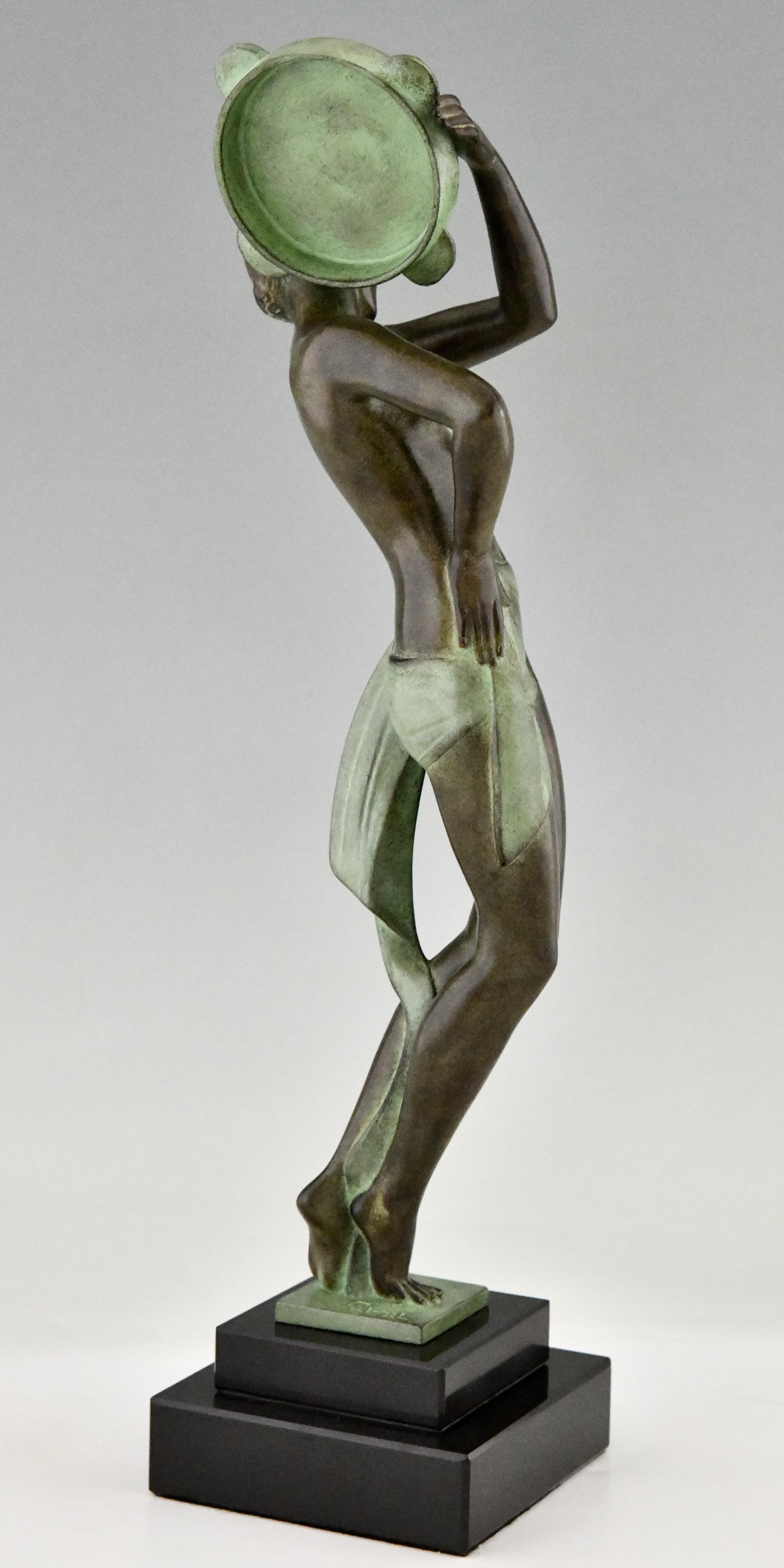 Art Deco-Stil Skulptur Tamburin Tänzerin u2028FARANDOLLE Fayral und Max Le Verrier (Französisch) im Angebot