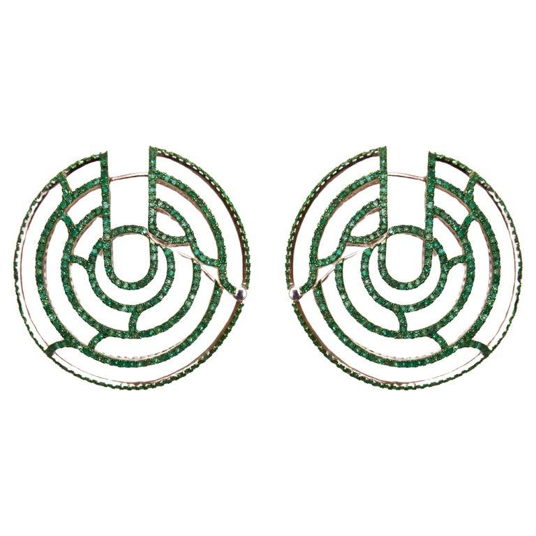 Boucles d'oreilles tripodes en or 18 carats, diamants et argent, style Art déco, en forme de coquillage Neuf - En vente à Mumbai, IN