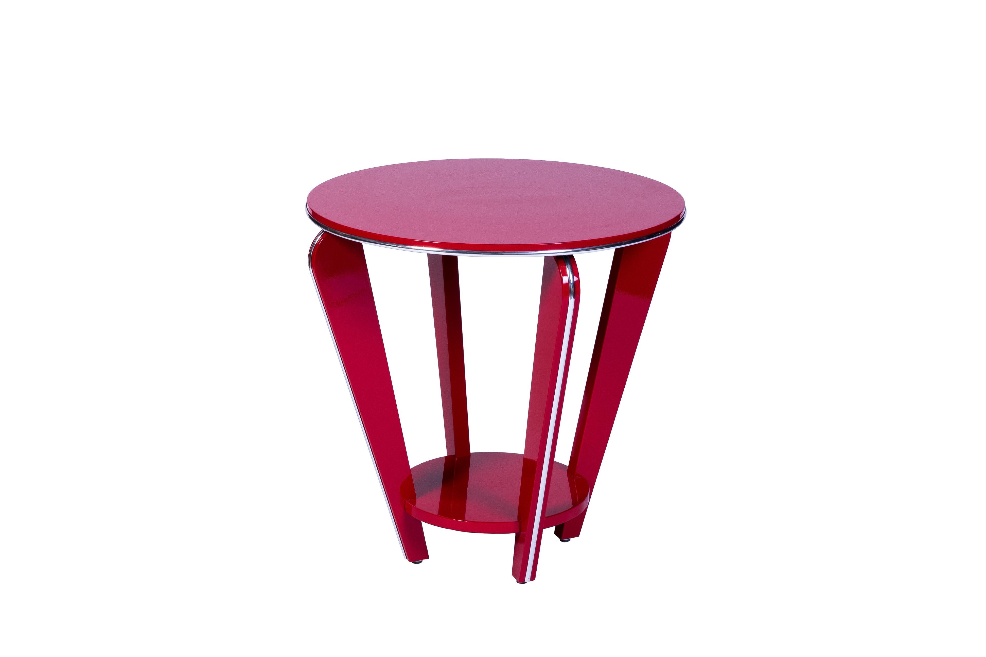This beautiful Art Deco style end or side table features a conical design with curved legs, chrome detailing and a beautiful high gloss crimson lacquer finish.

Made in Germany, circa 2016.