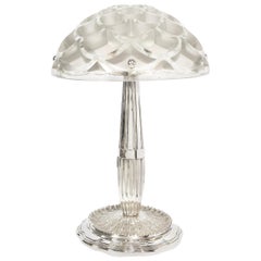Versilberte Bronze-Tischlampe im Art-déco-Stil mit Rinceaux-Schirm, signiert von Lalique